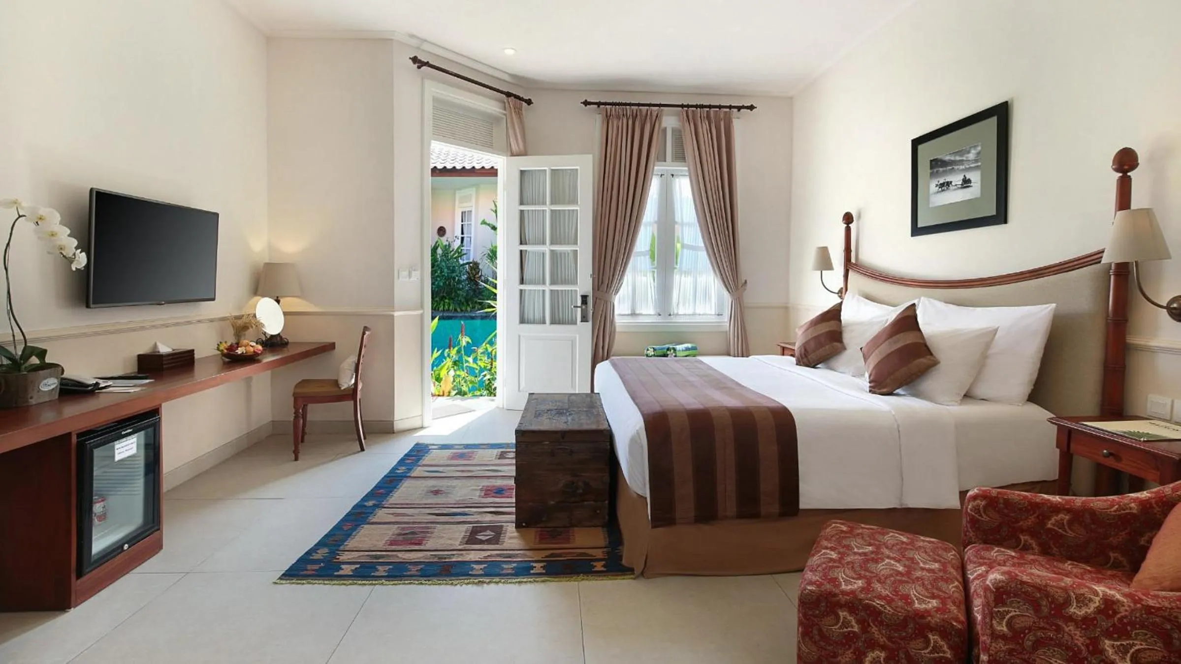 Bed in SOLTERRA SEMINYAK Boutique Hotel & Spa Powered by Archipelago