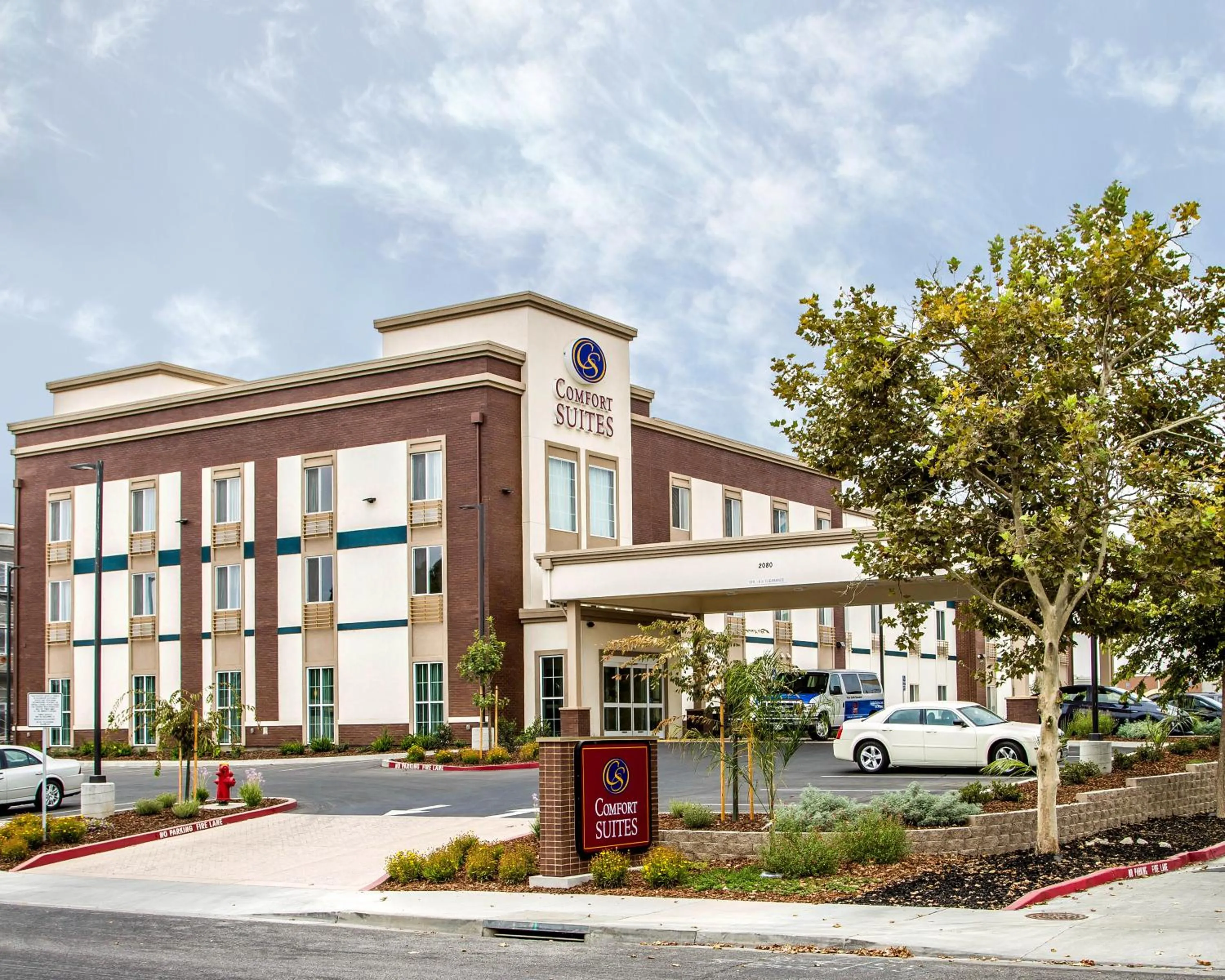 Facade/entrance in Comfort Suites Woodland - Sacramento Airport