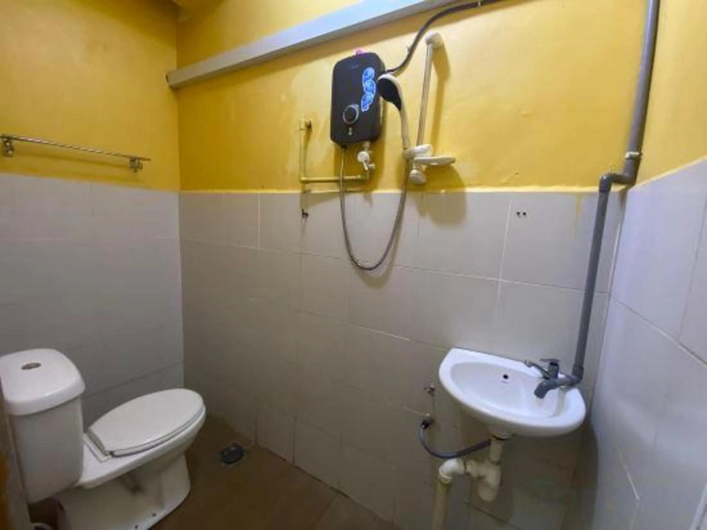 Bathroom in Hotel O De Anjung