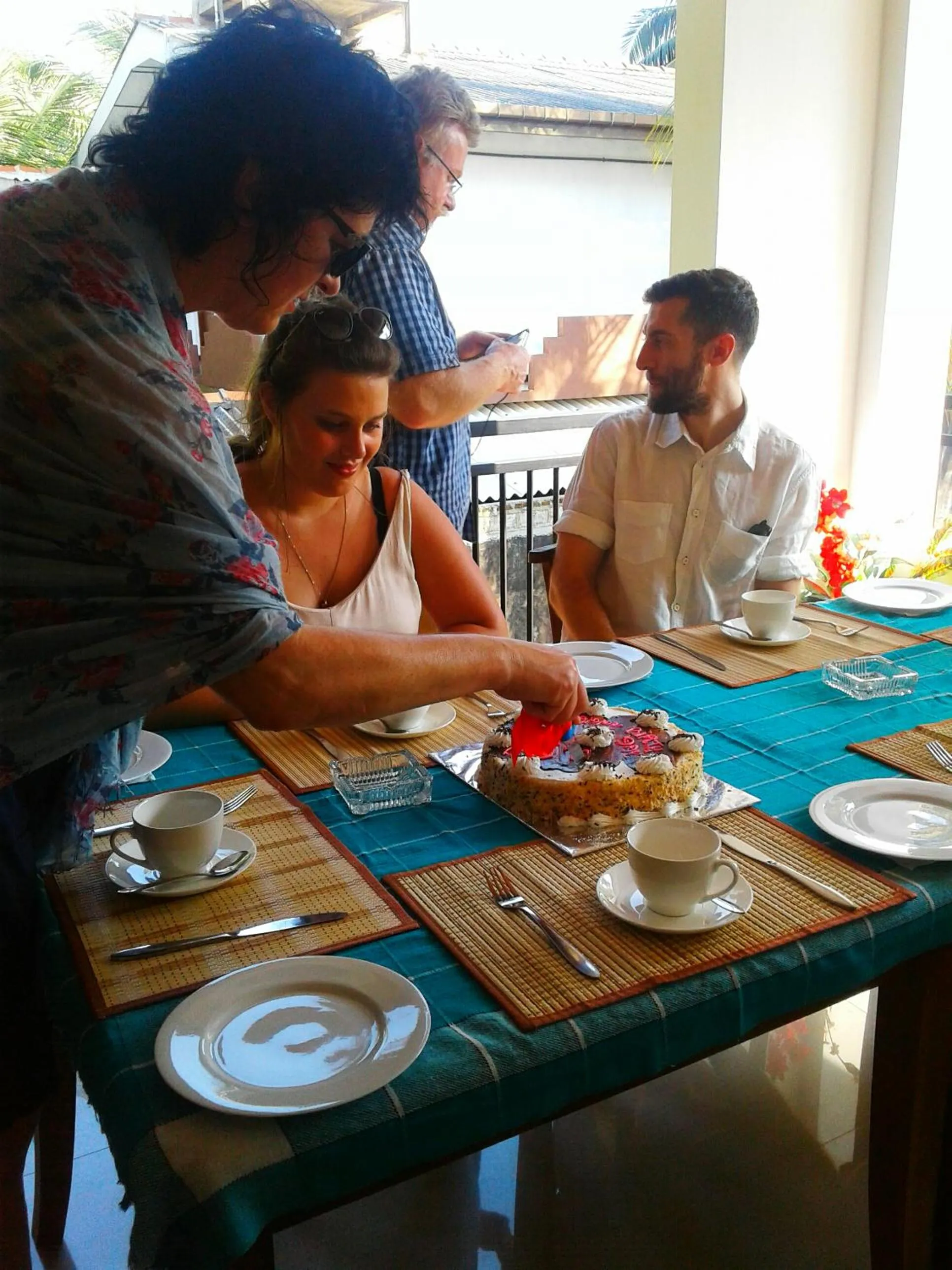 Restaurant/places to eat in Megabe Villa