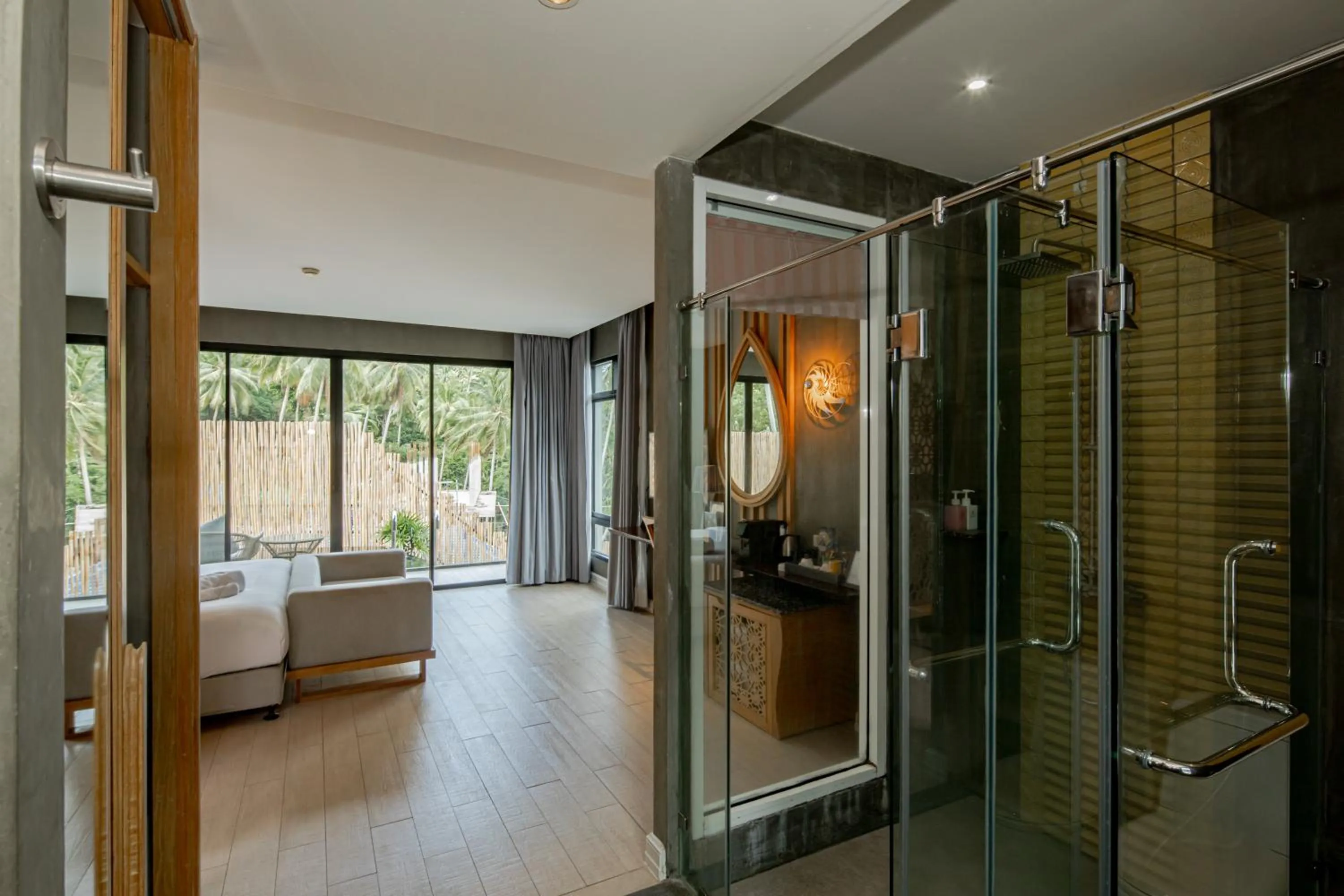 Shower in The Tarna Resort, Koh Tao