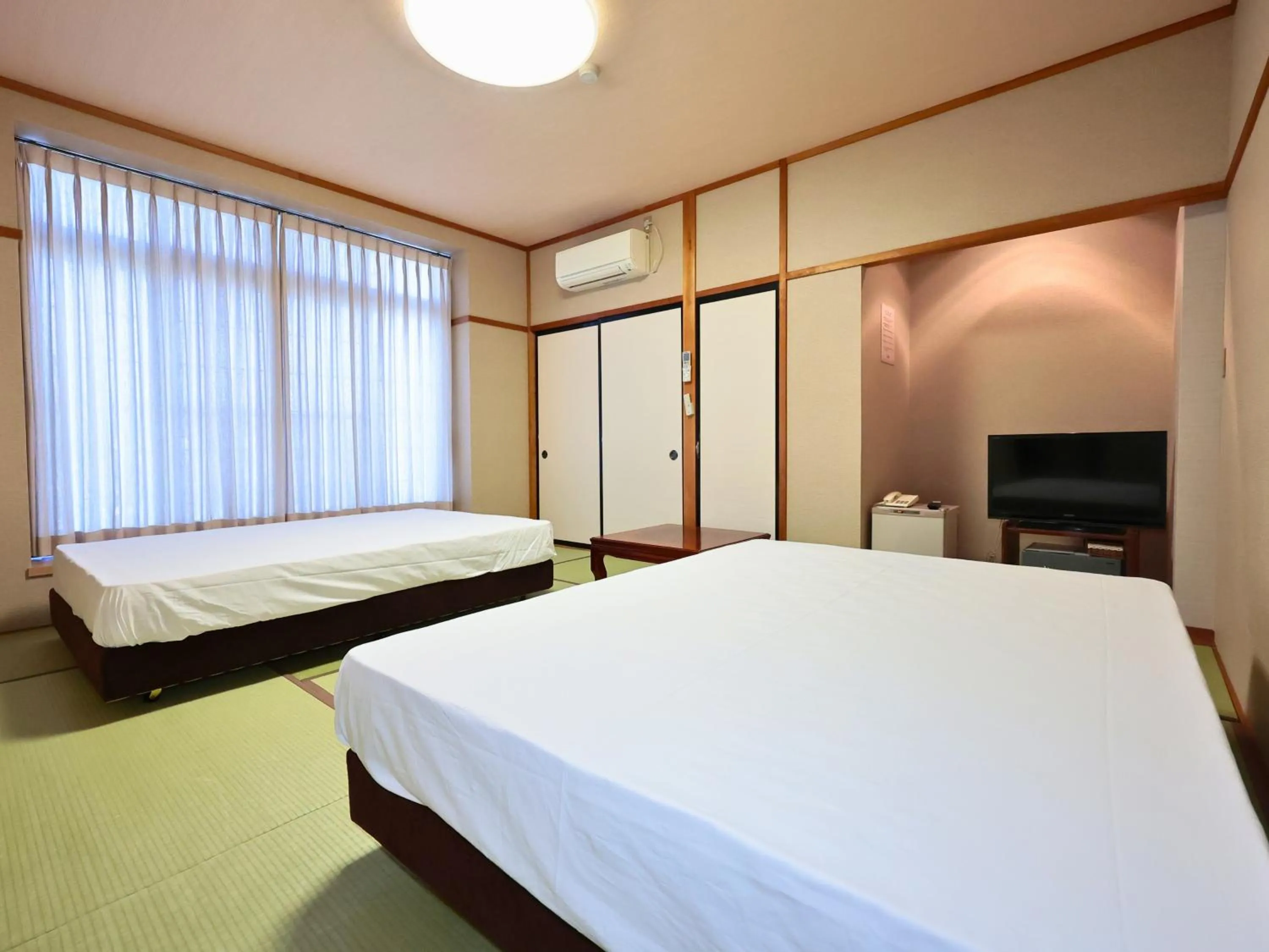 Photo of the whole room, Bed in Oyado Hachibei