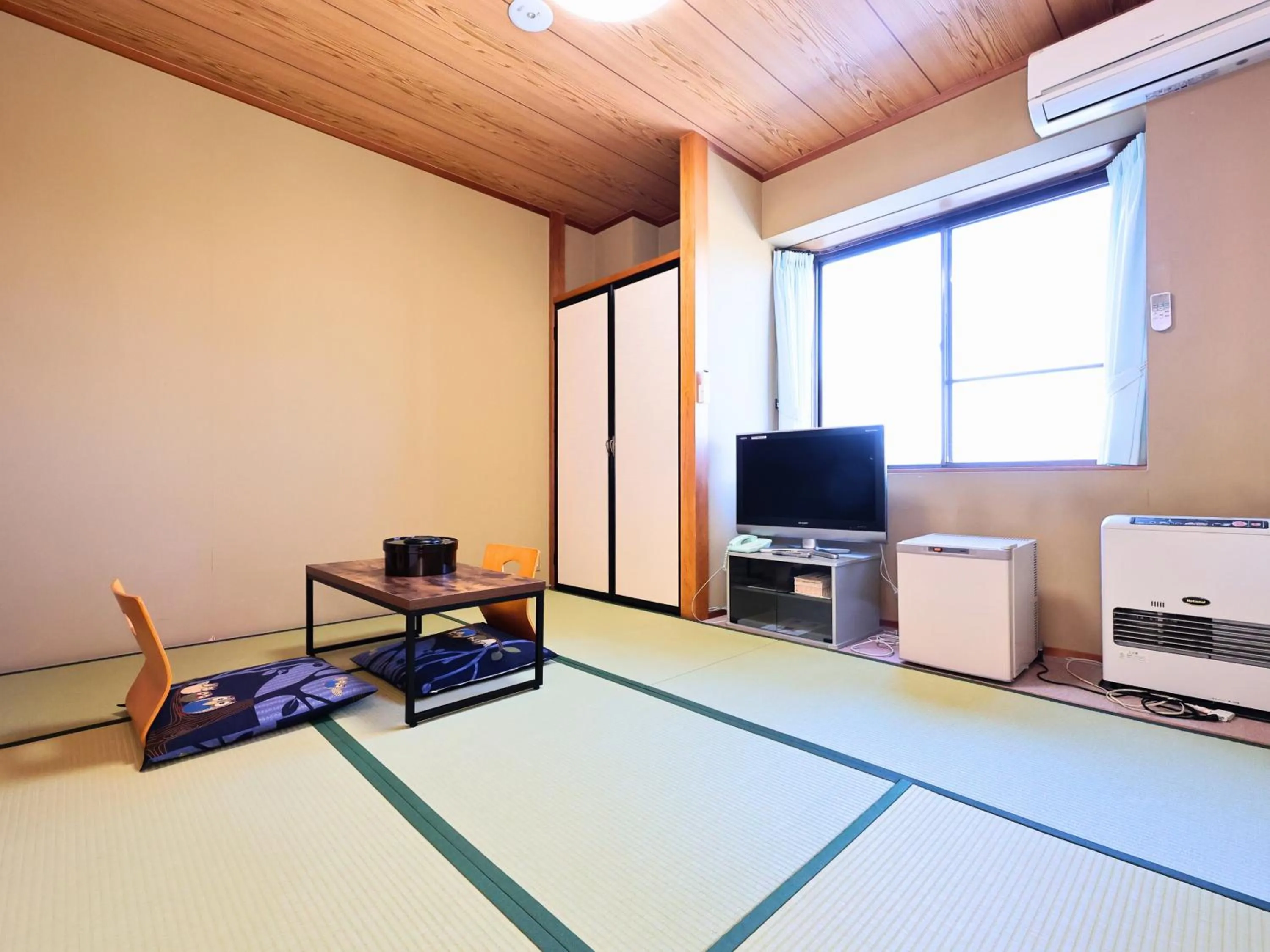 Photo of the whole room in Oyado Hachibei