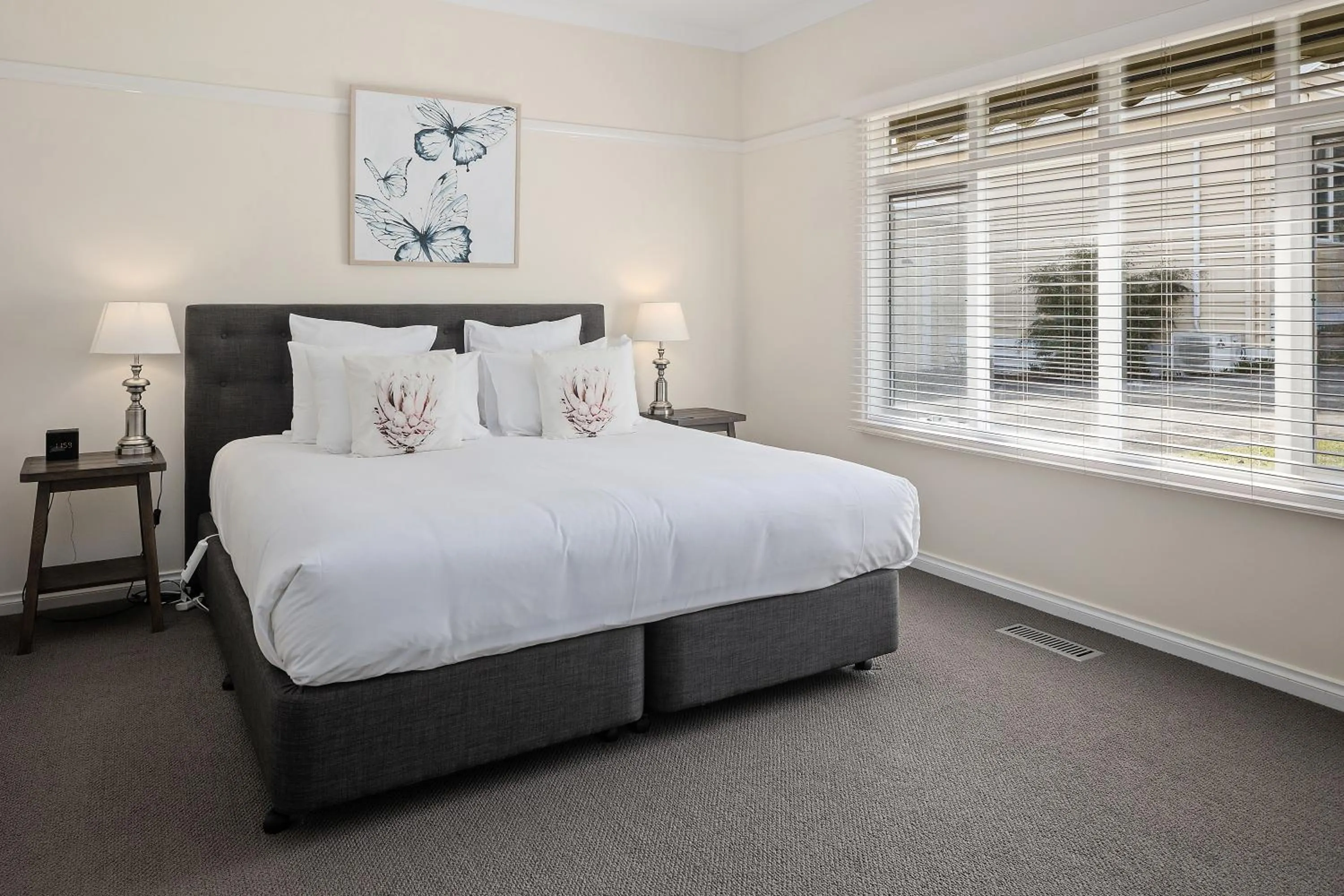 Bedroom, Bed in Yarra Gables