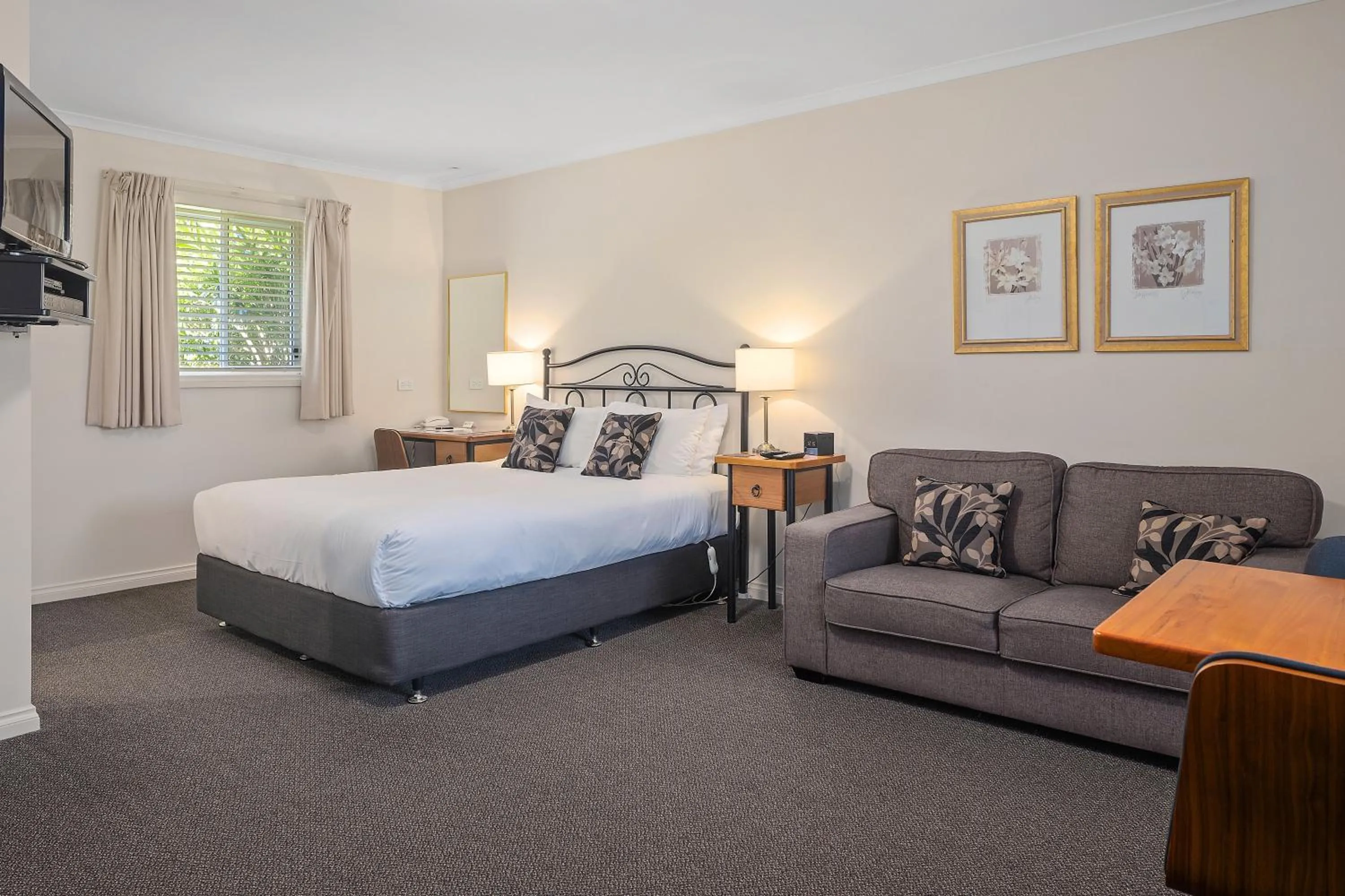 Bedroom, Bed in Yarra Gables