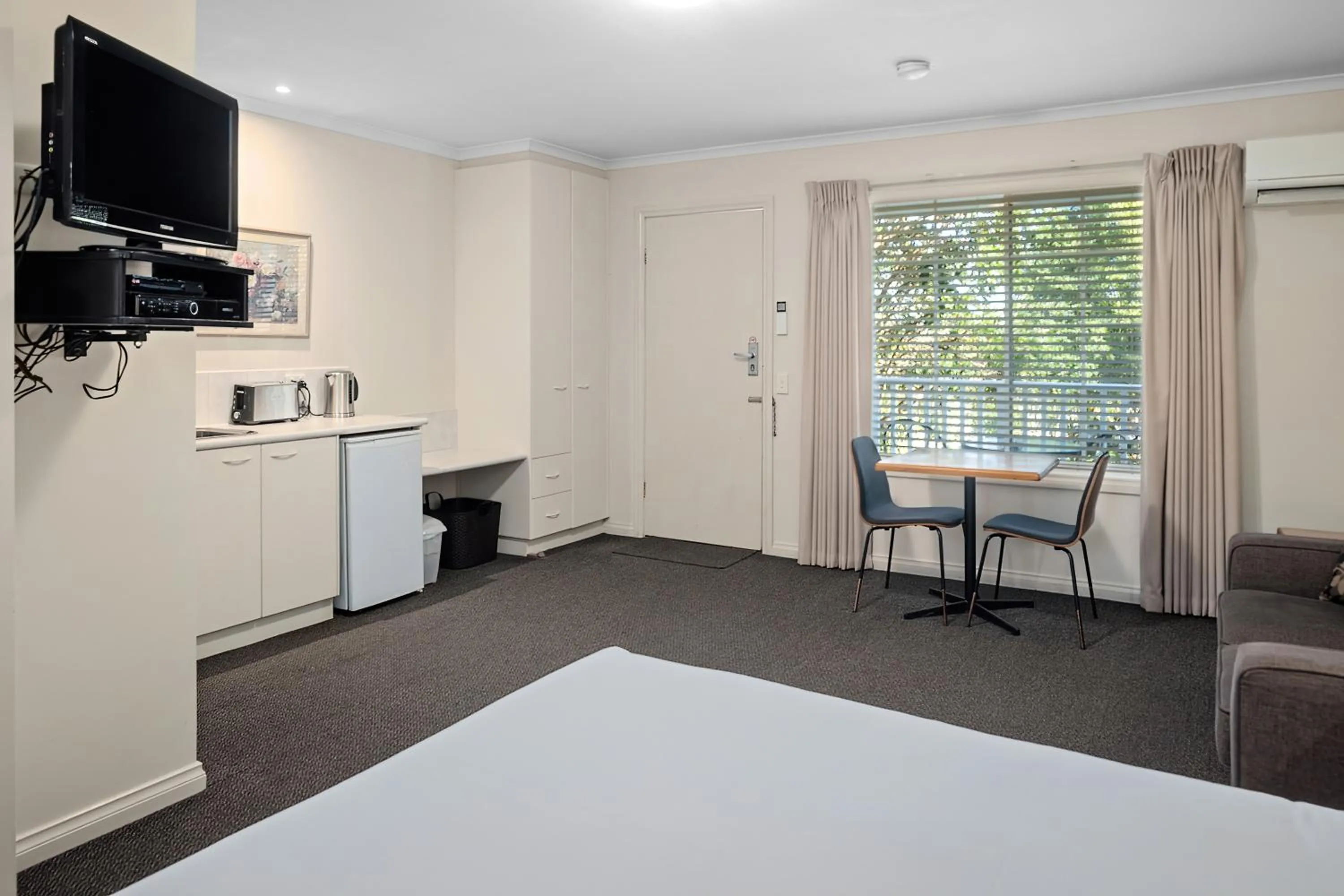 Living room, Bed in Yarra Gables