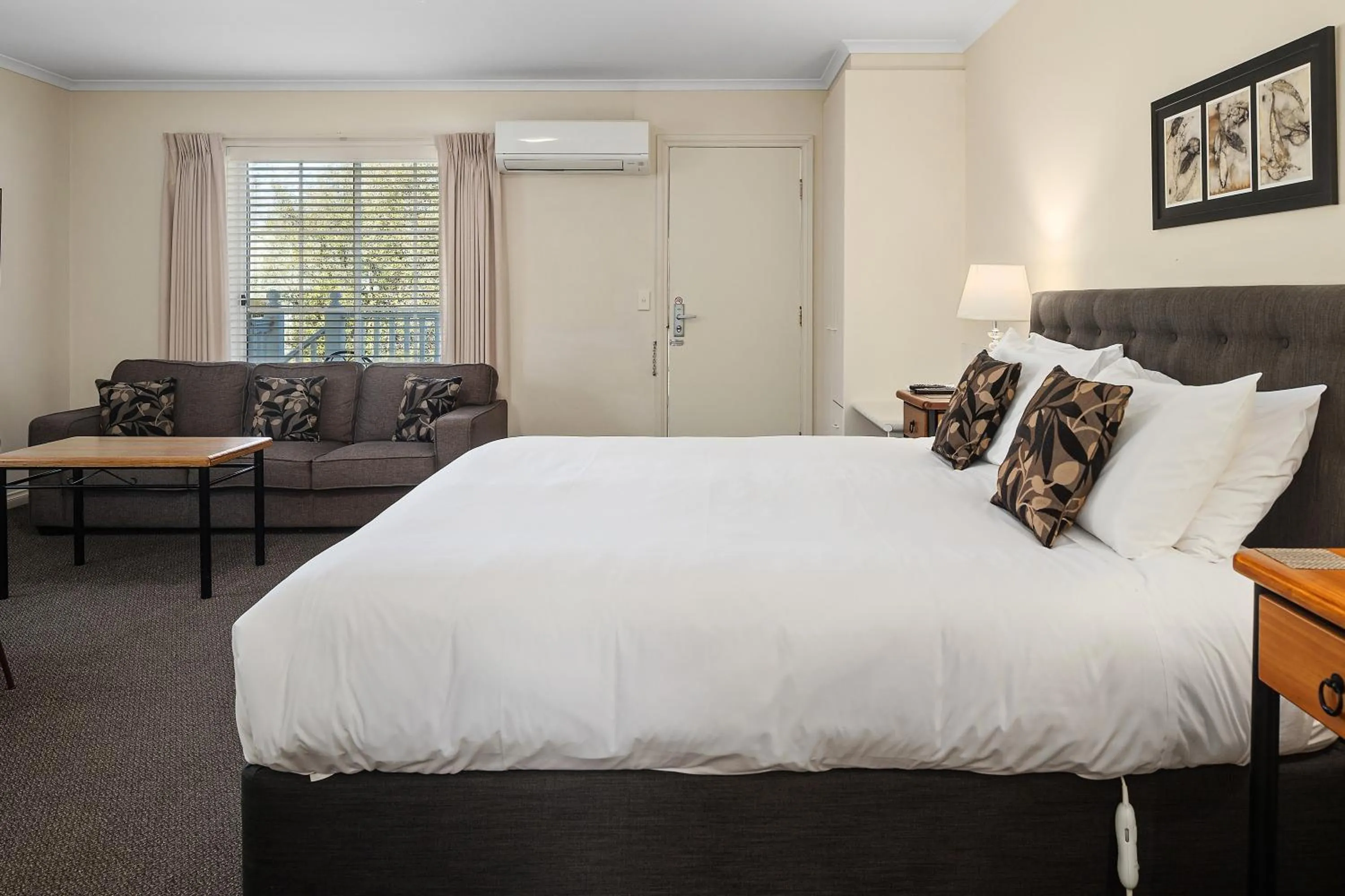 Bed in Yarra Gables