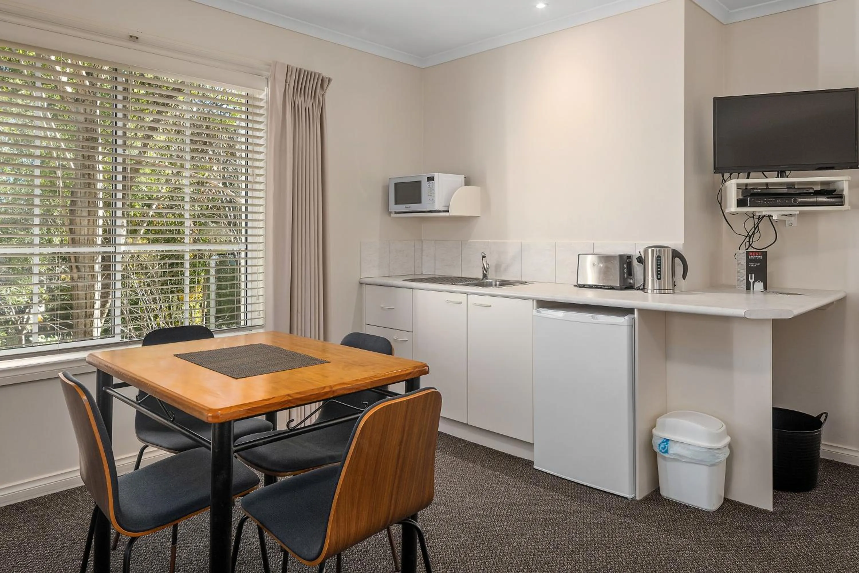 Kitchen or kitchenette in Yarra Gables