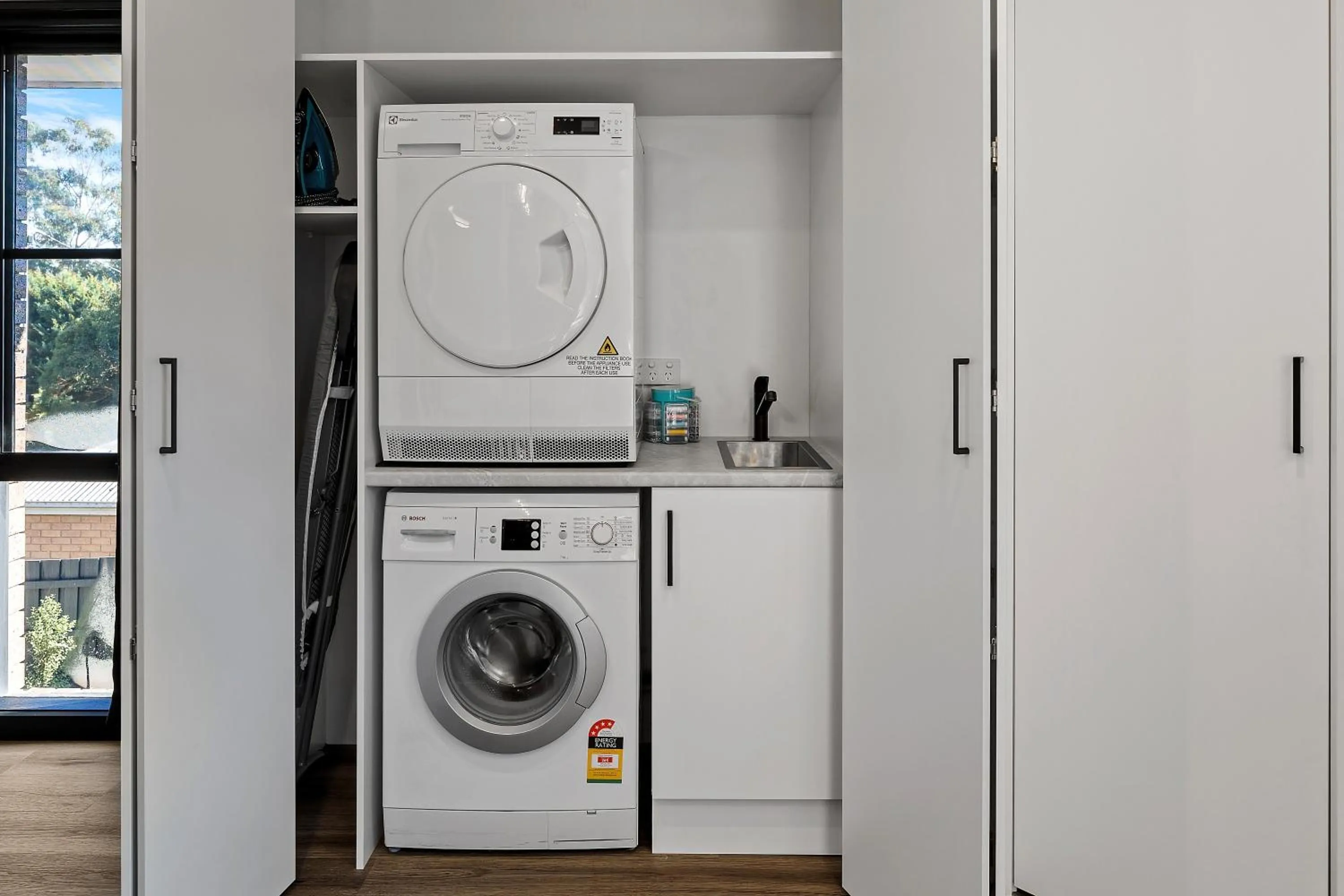 laundry in Yarra Gables