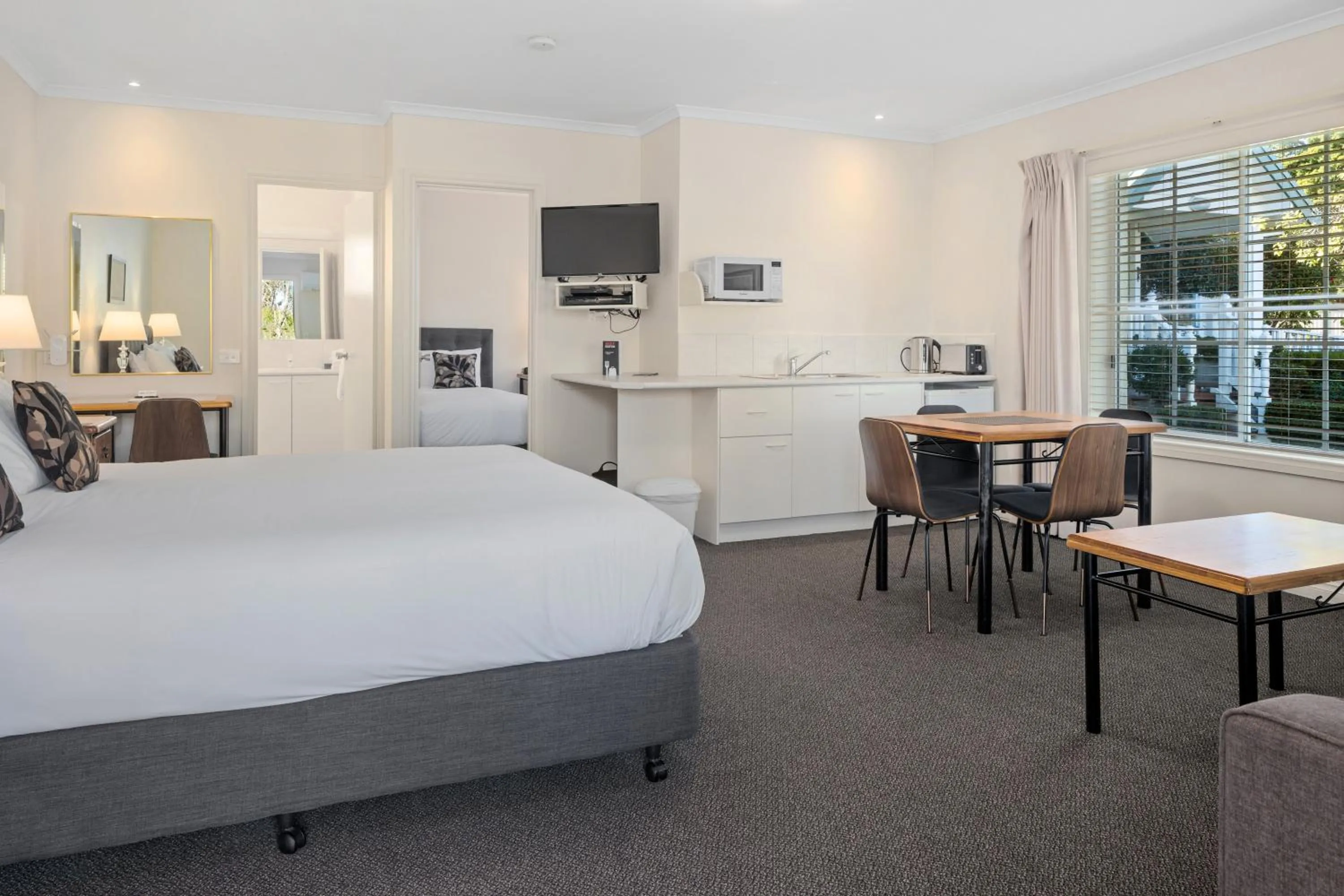 Living room, Bed in Yarra Gables