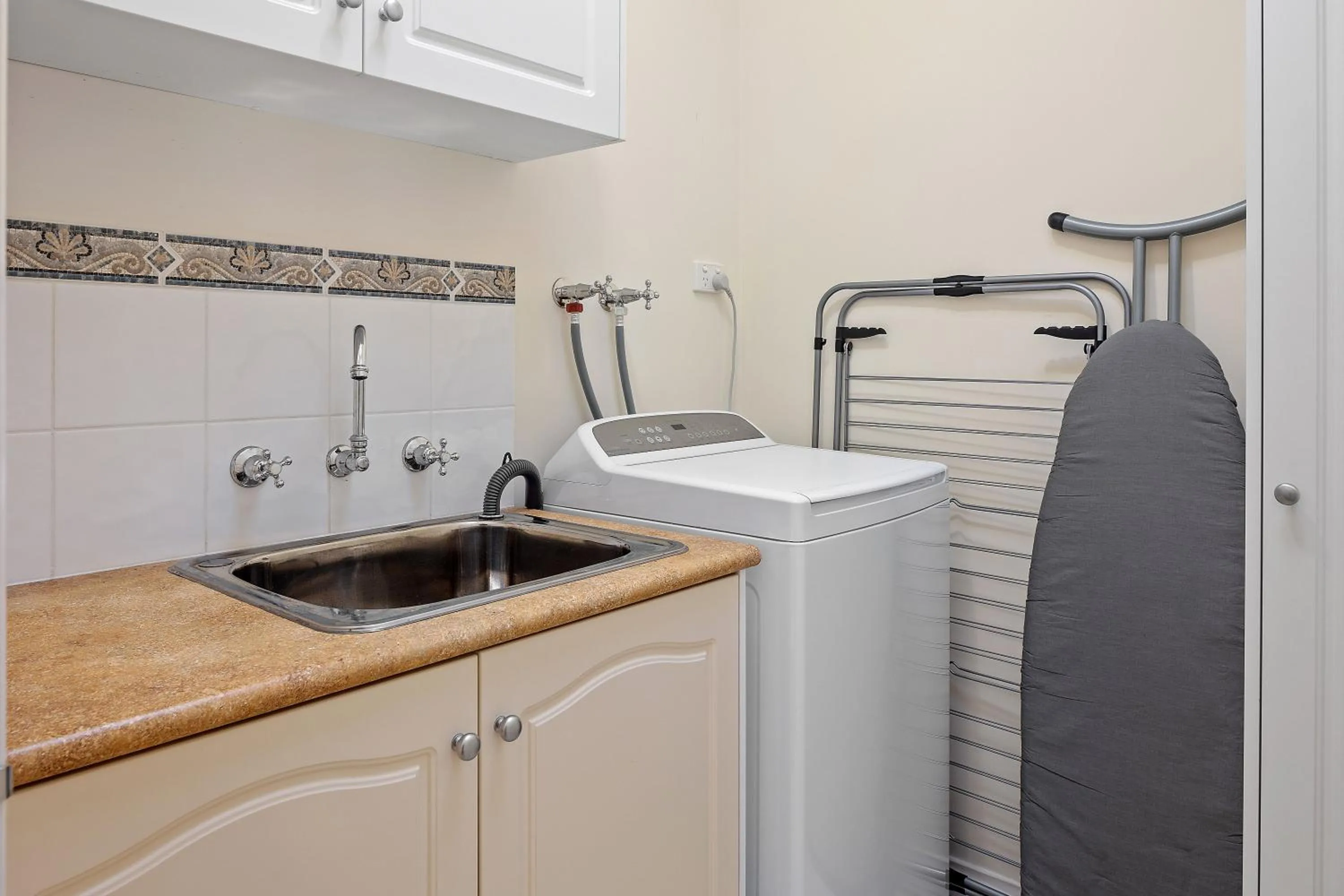 laundry in Yarra Gables