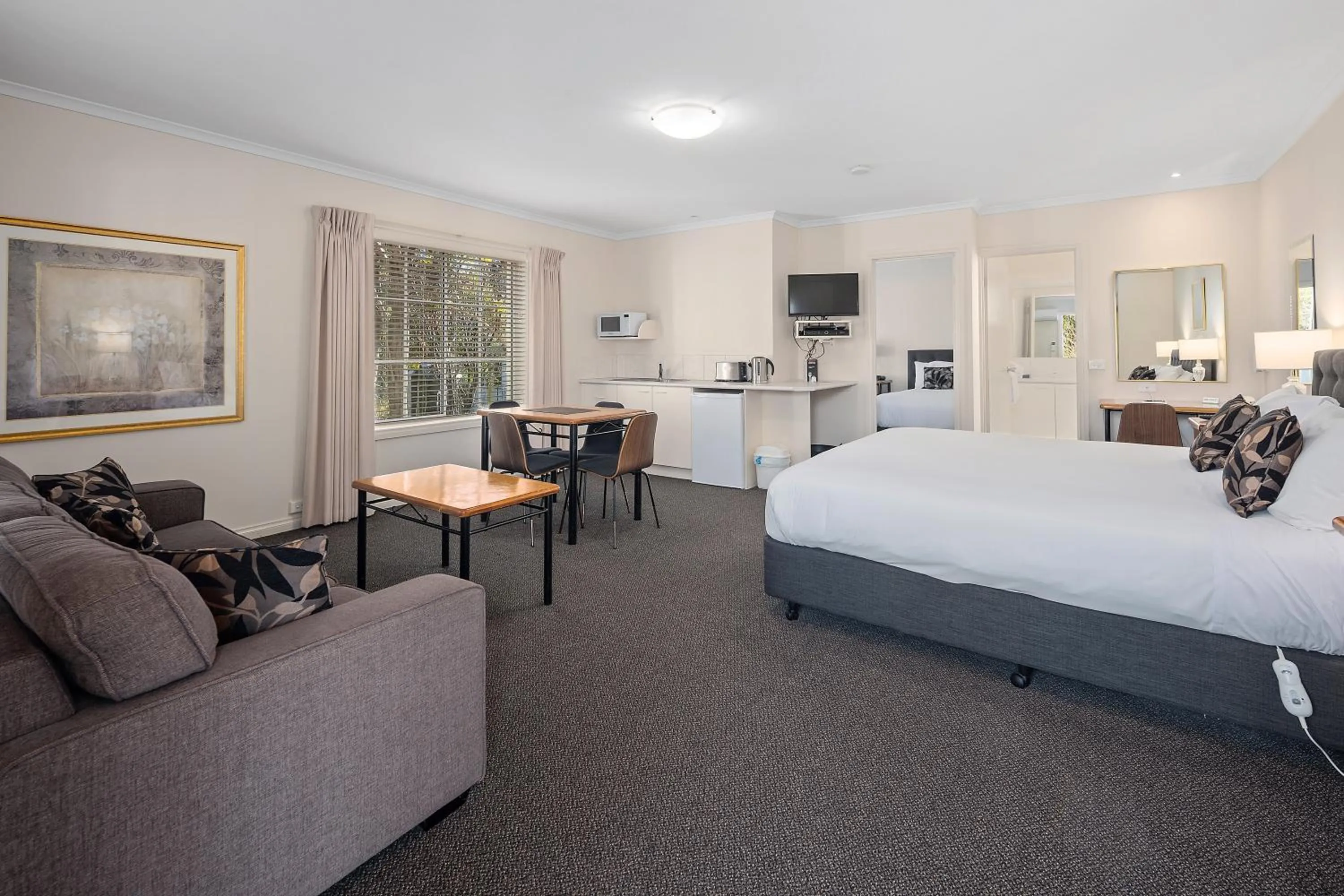 Living room, Bed in Yarra Gables