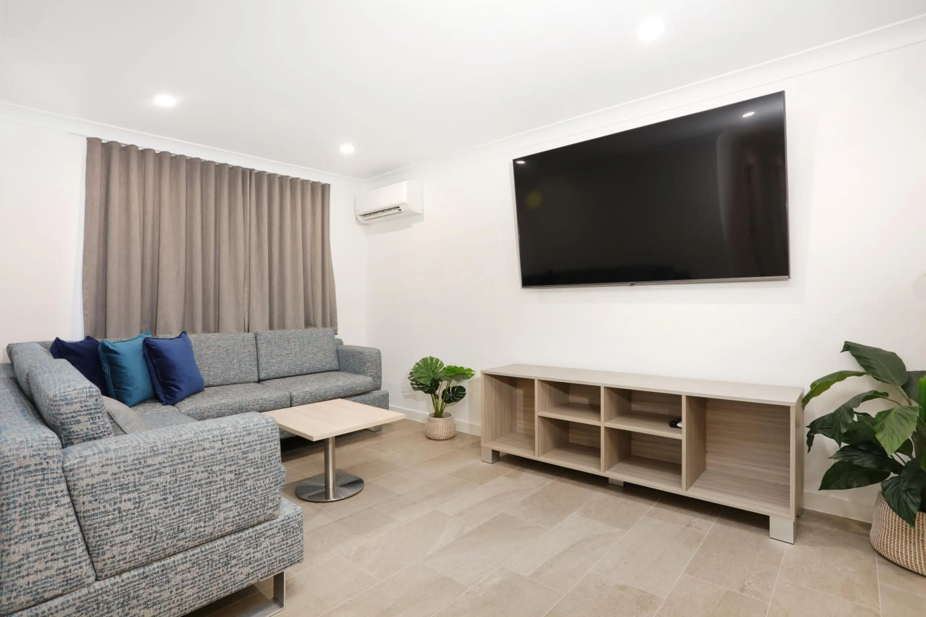 TV and multimedia in Southport Motel & Apartments