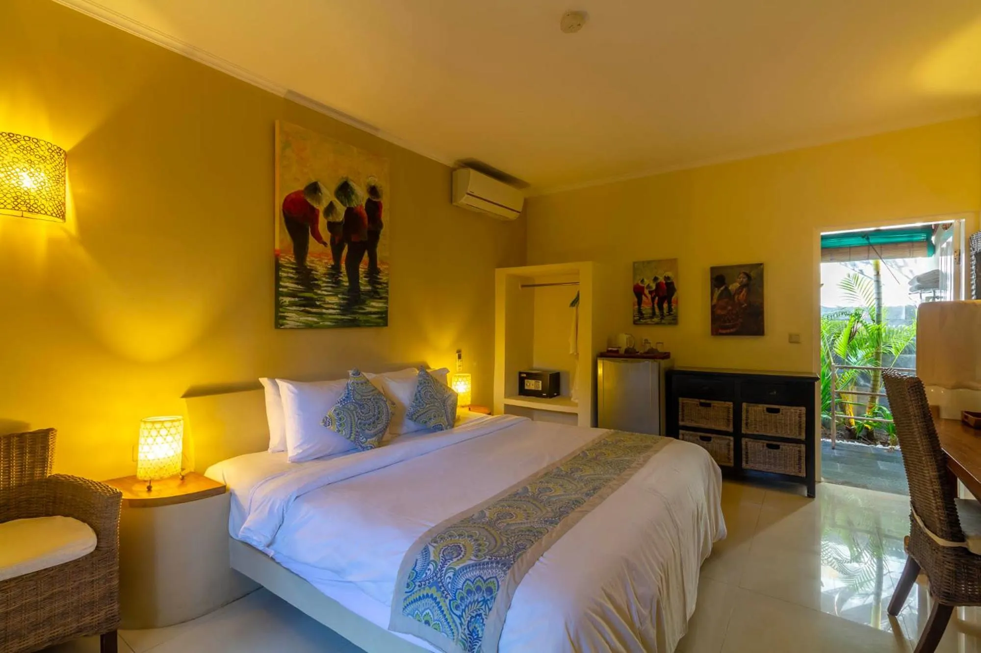 Living room, Bed in Scallywags Mango Retreat