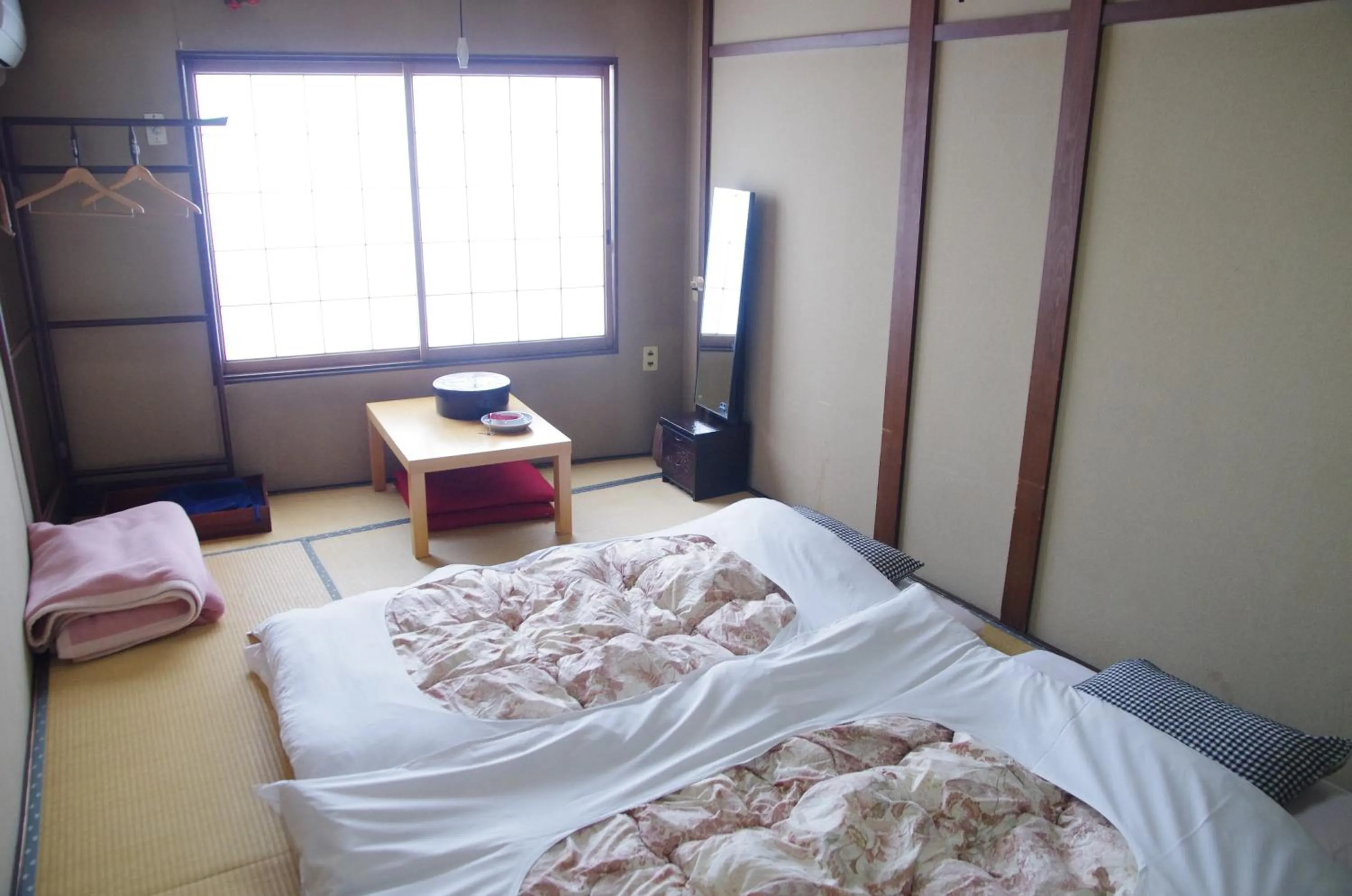 Photo of the whole room, Bed in Ryokan Takayama