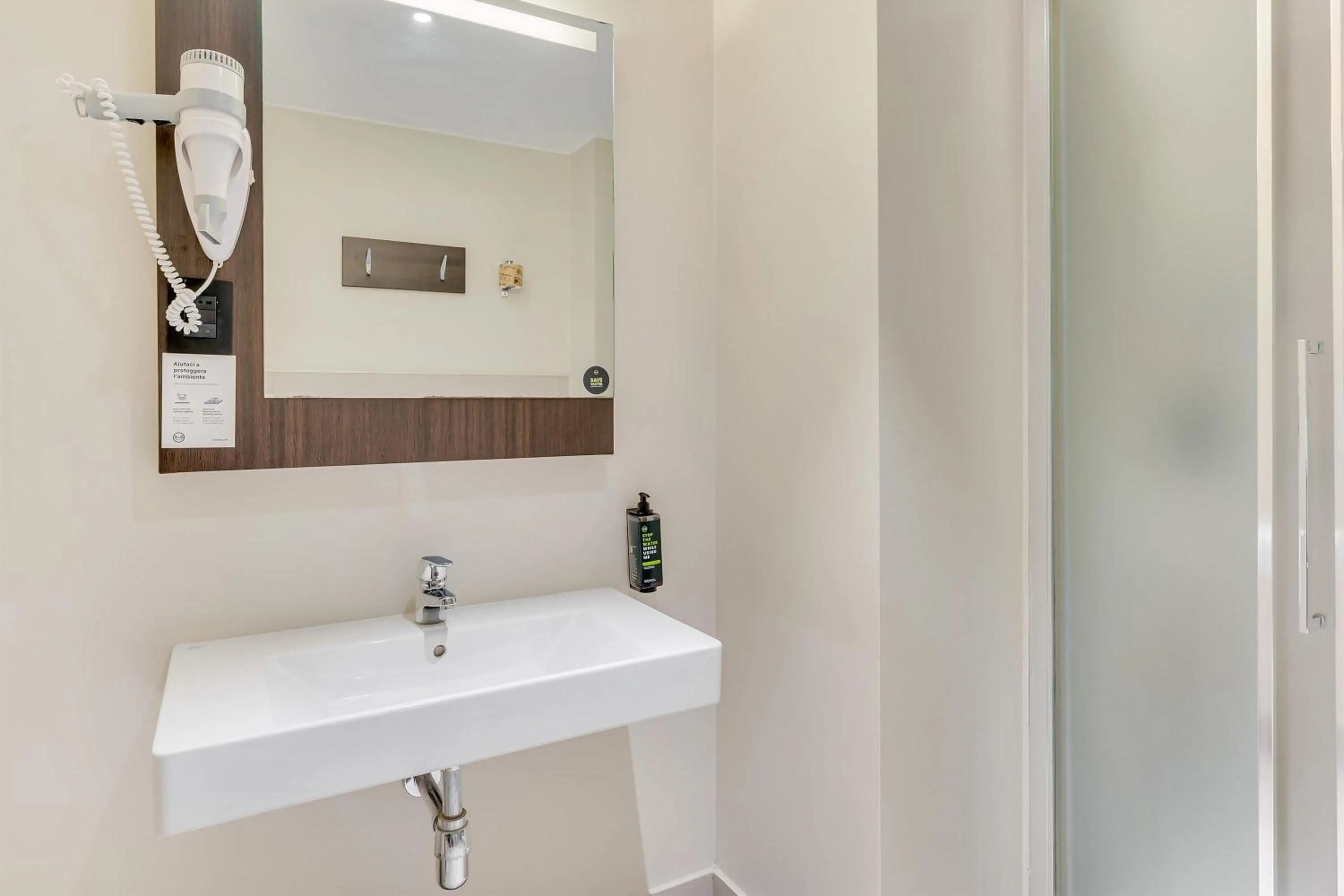 Bathroom in B&B Hotel Milano San Siro