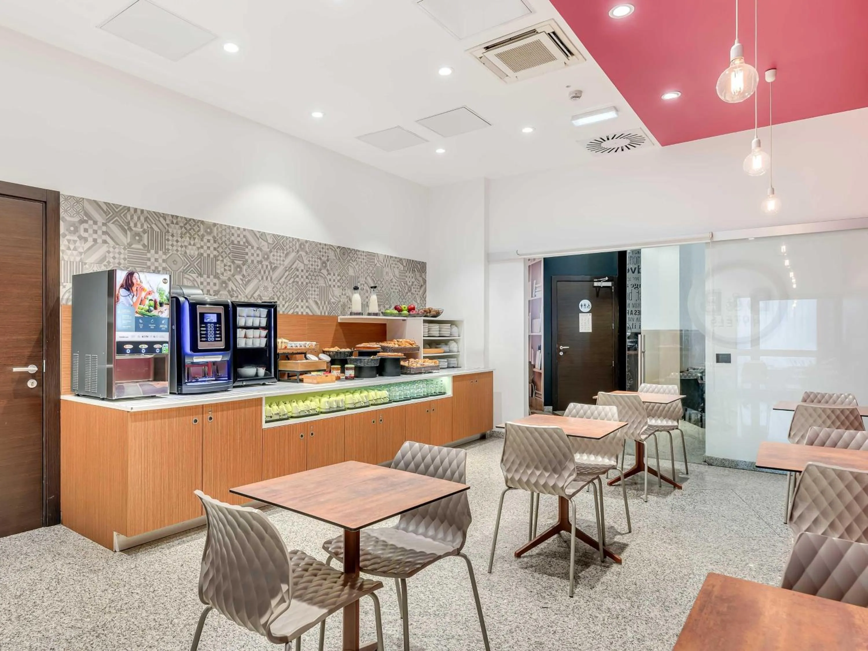 Lounge or bar in B&B Hotel Milano San Siro