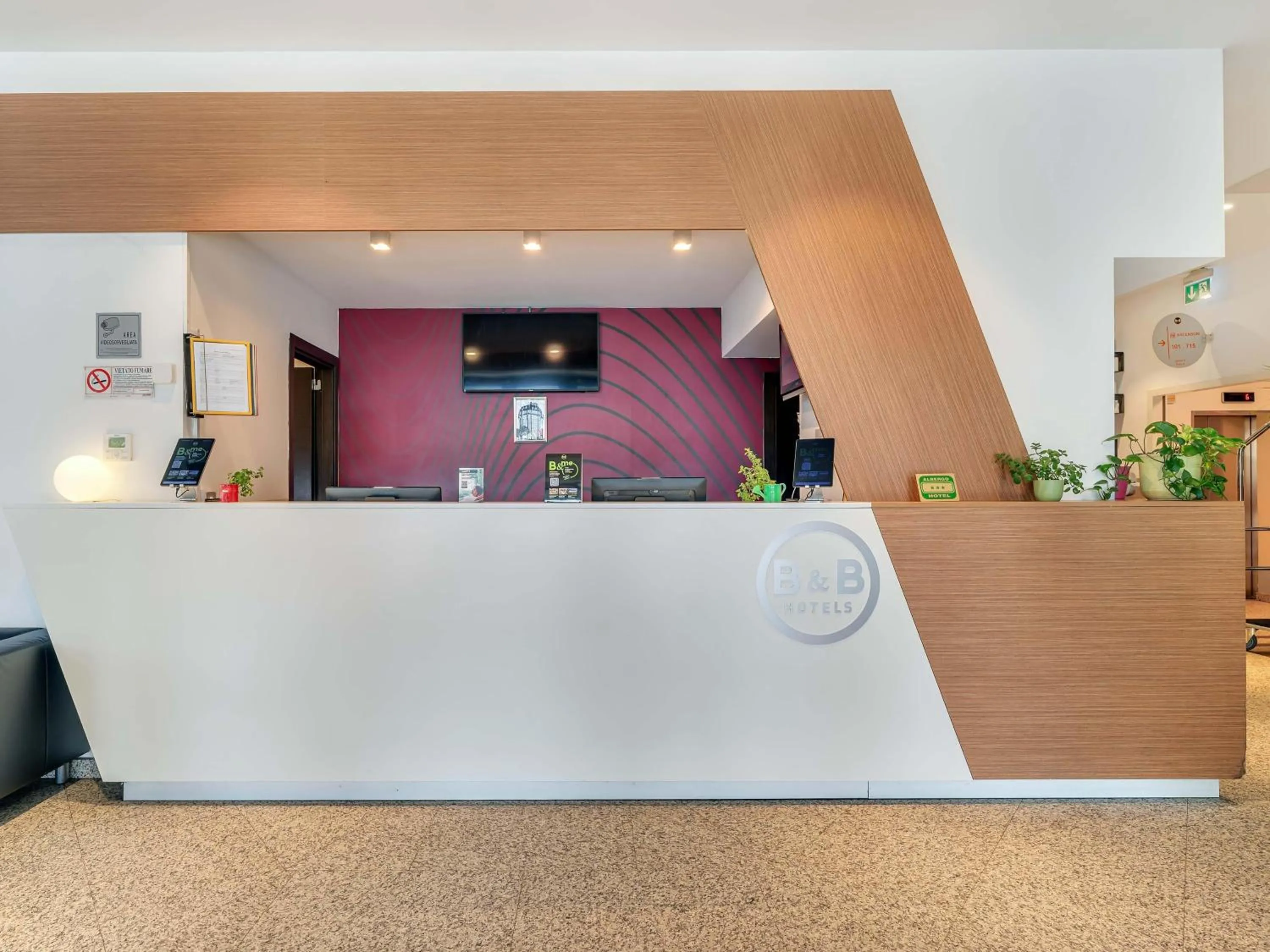 Lobby or reception in B&B Hotel Milano San Siro