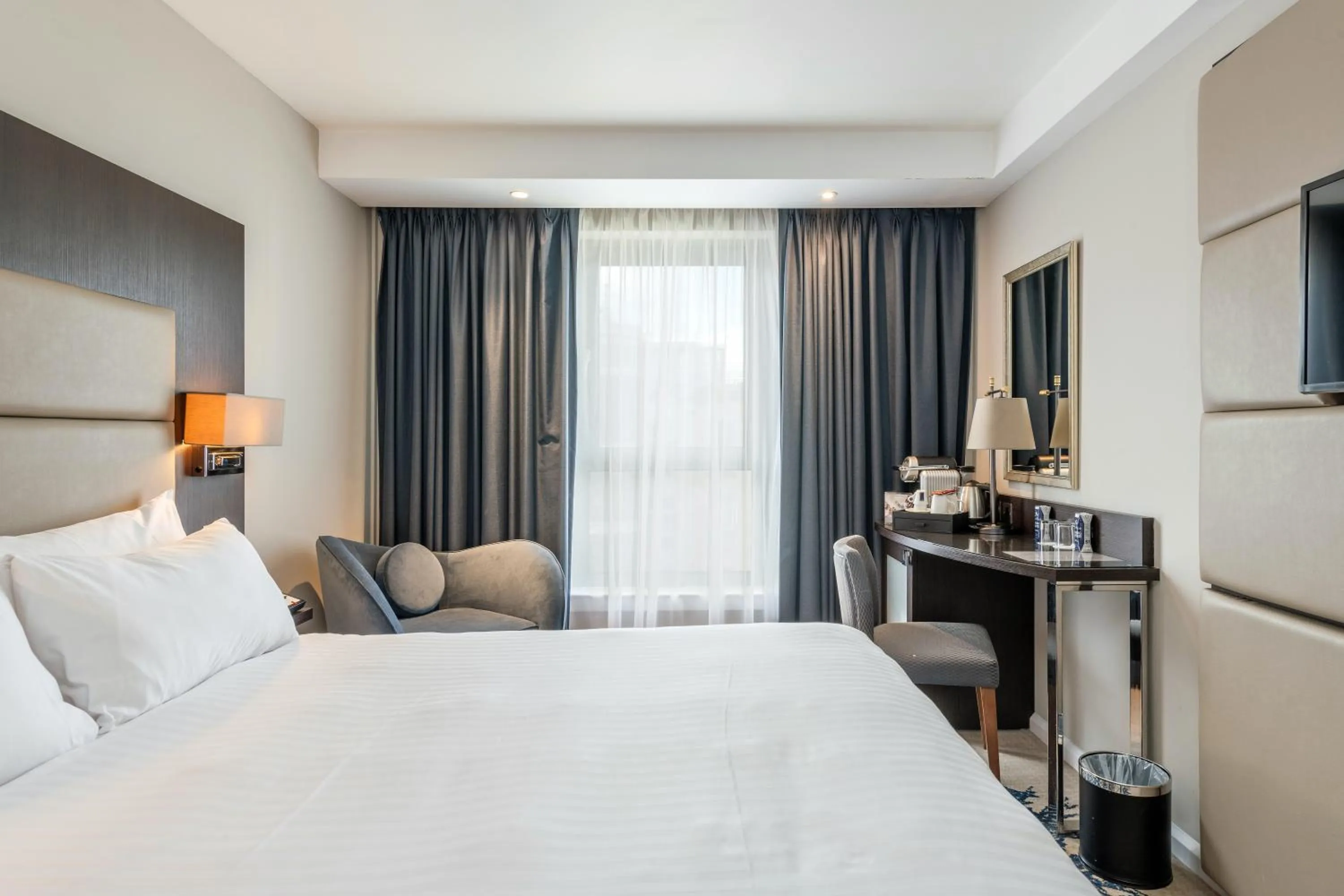 Bed in Mercure Edinburgh Haymarket