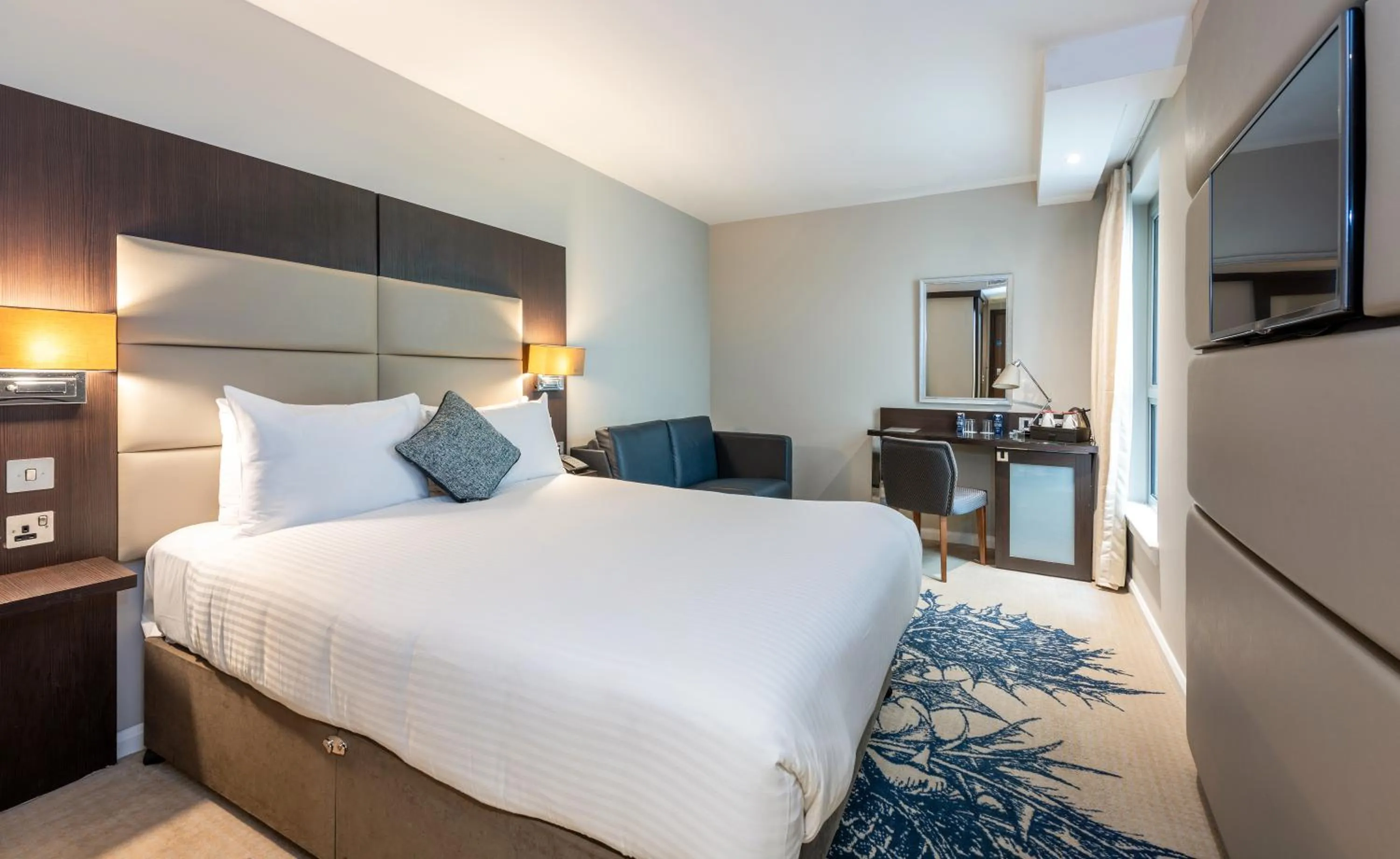 Bed in Mercure Edinburgh Haymarket