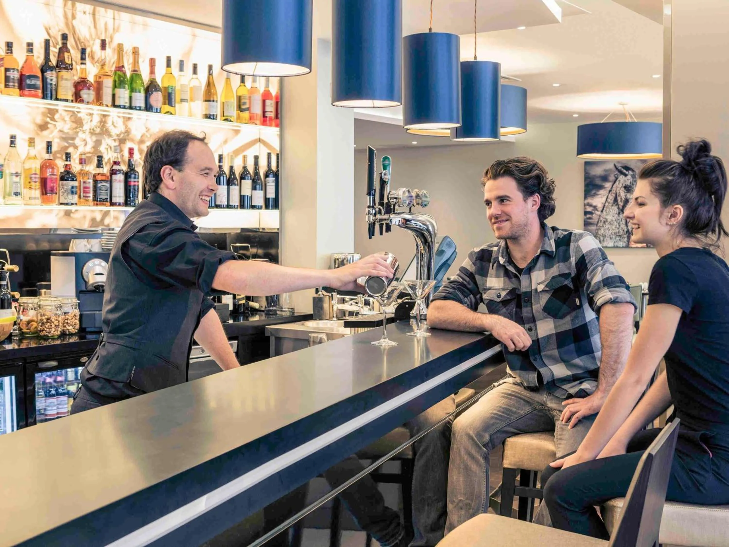 Lounge or bar in Mercure Edinburgh Haymarket