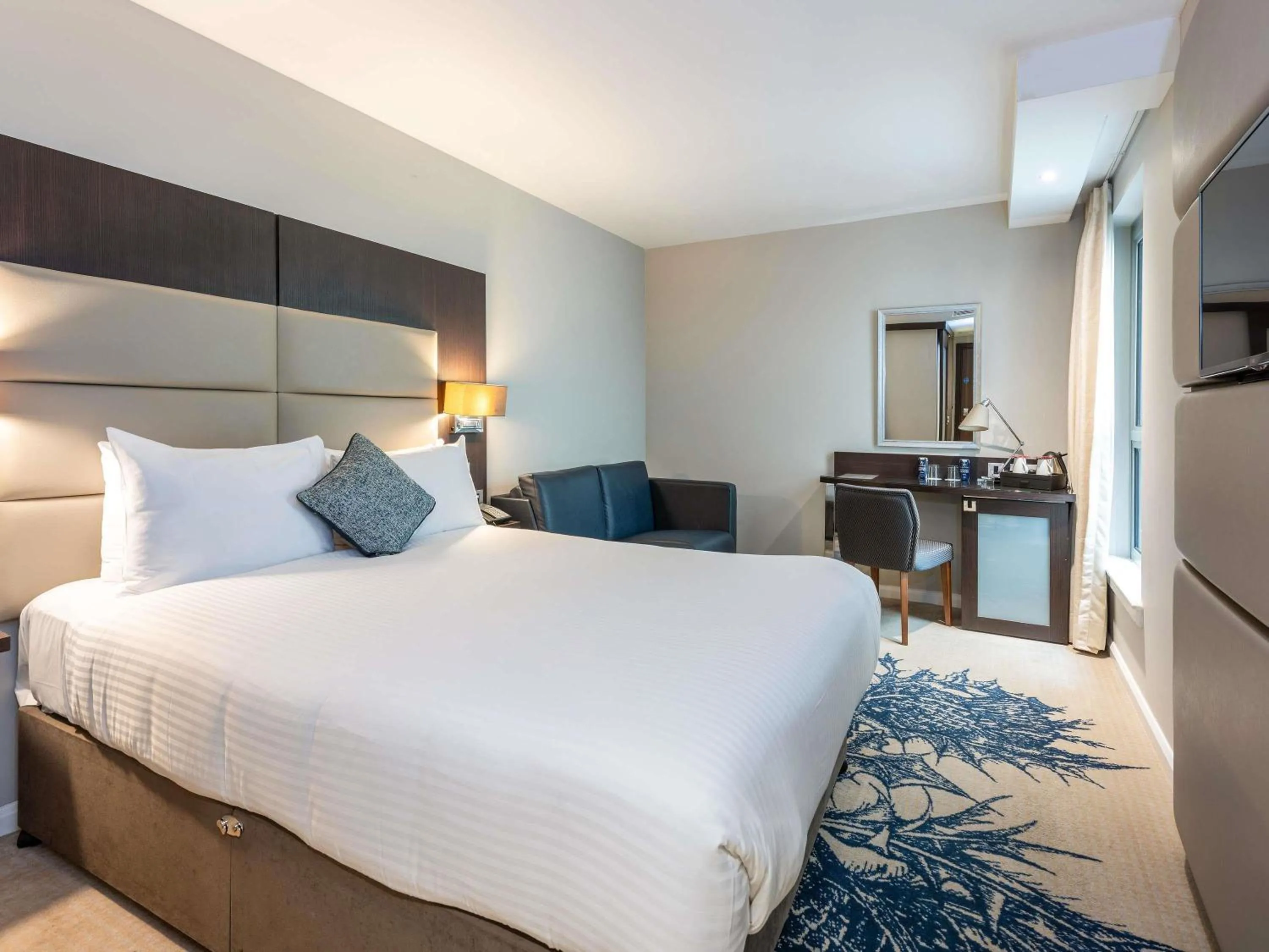 Bedroom, Bed in Mercure Edinburgh Haymarket