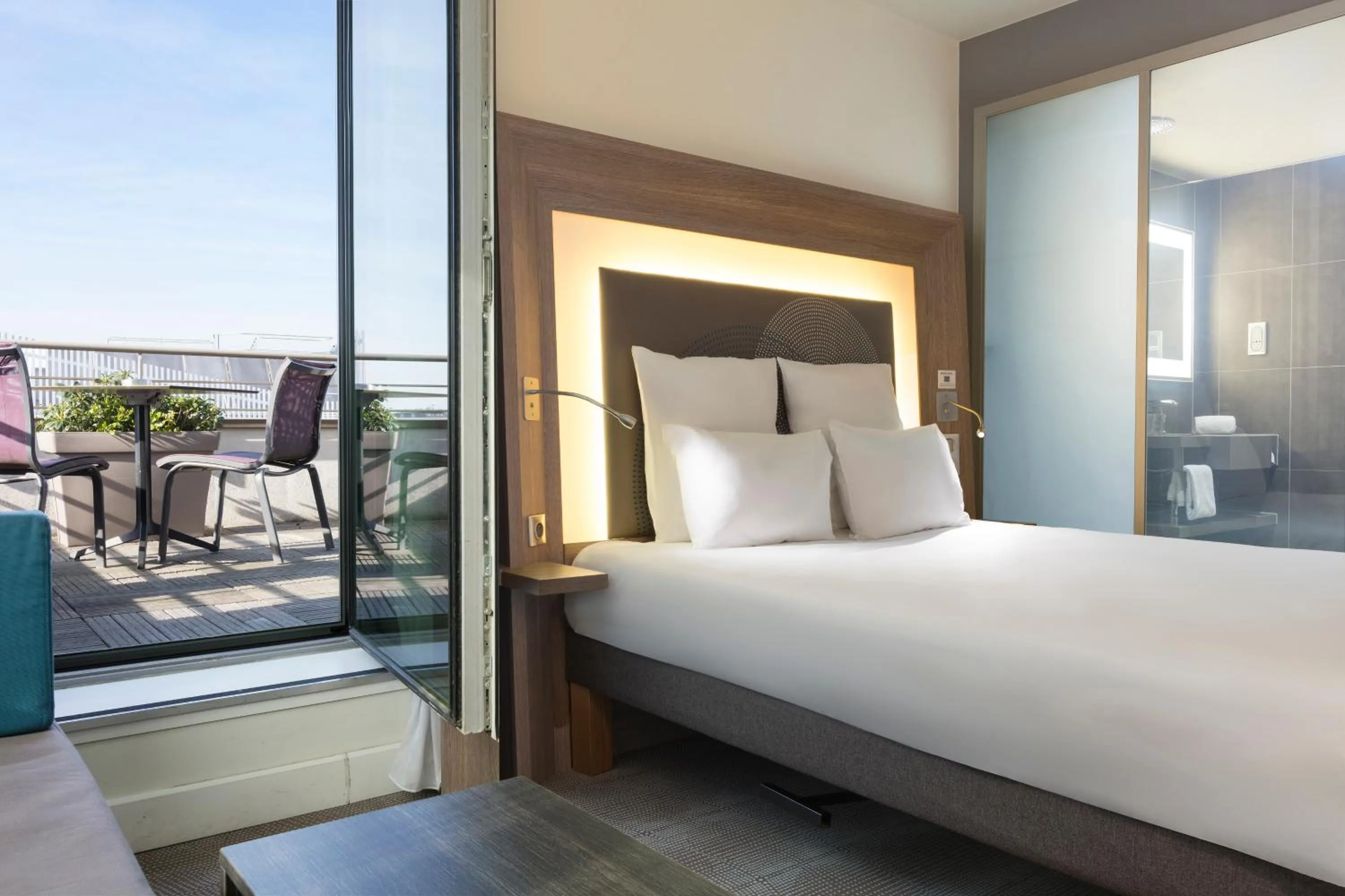 Bed in Novotel Paris Saint Denis Stade Basilique