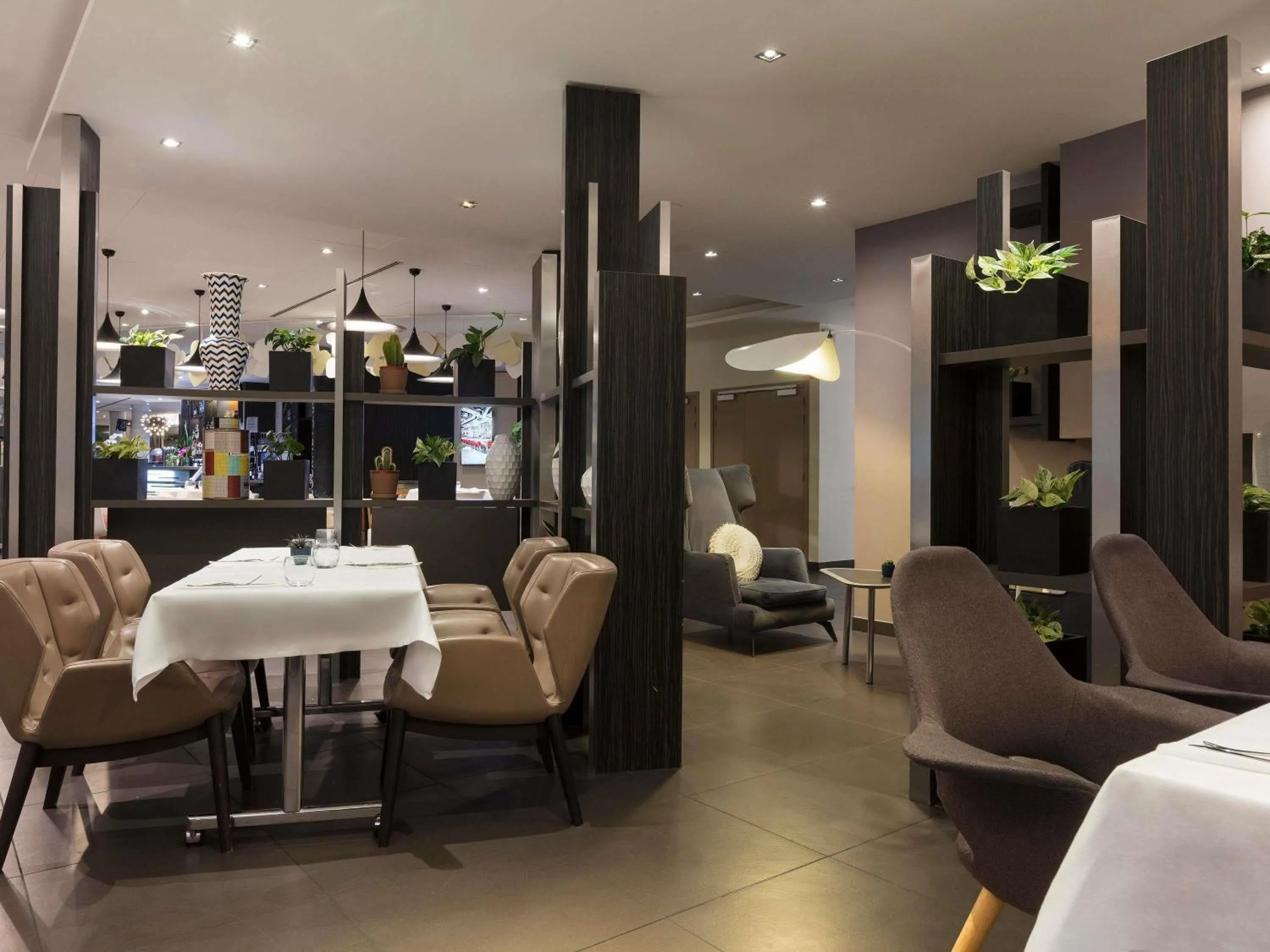 Lounge or bar in Novotel Paris Saint Denis Stade Basilique