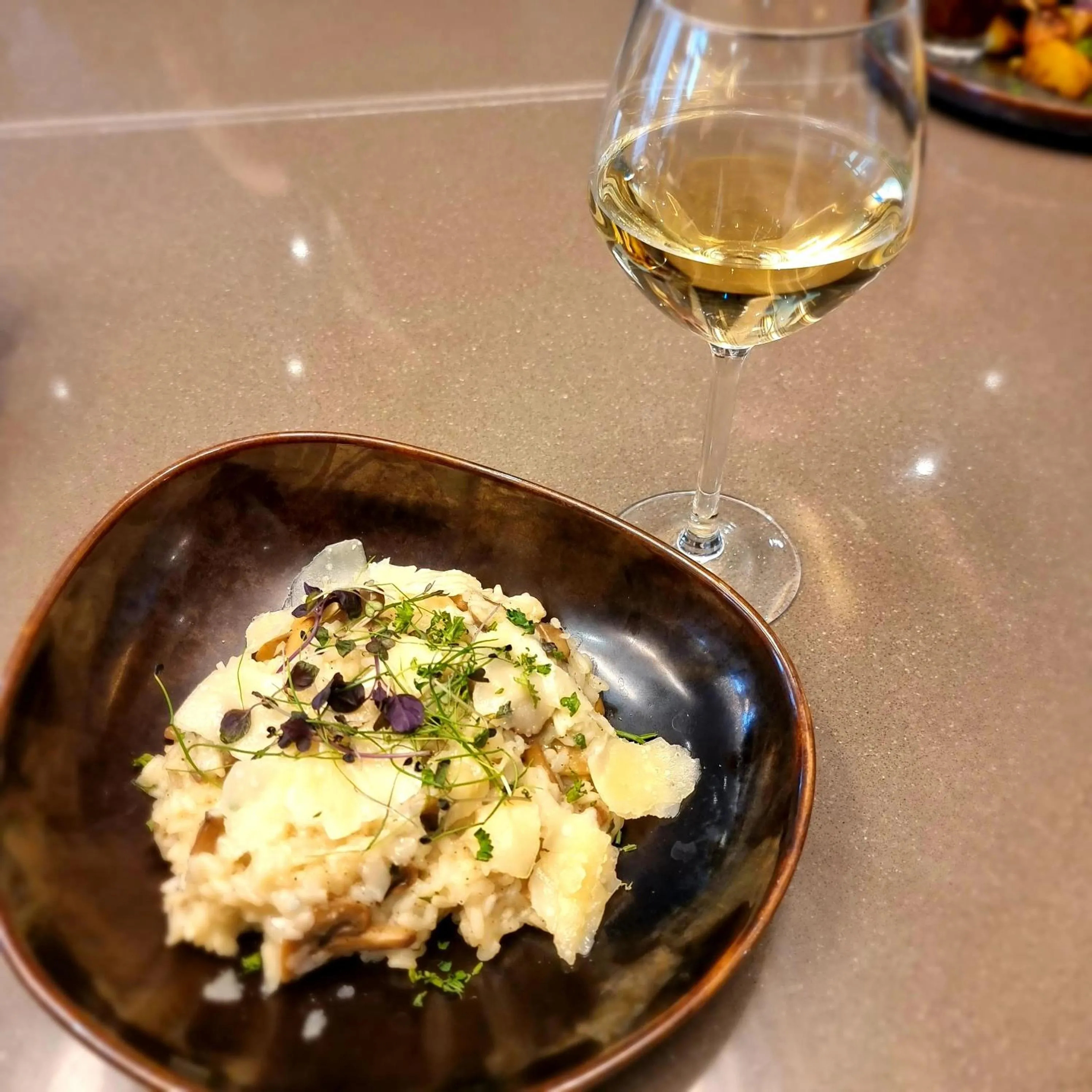 Restaurant/places to eat in Novotel Paris Saint Denis Stade Basilique