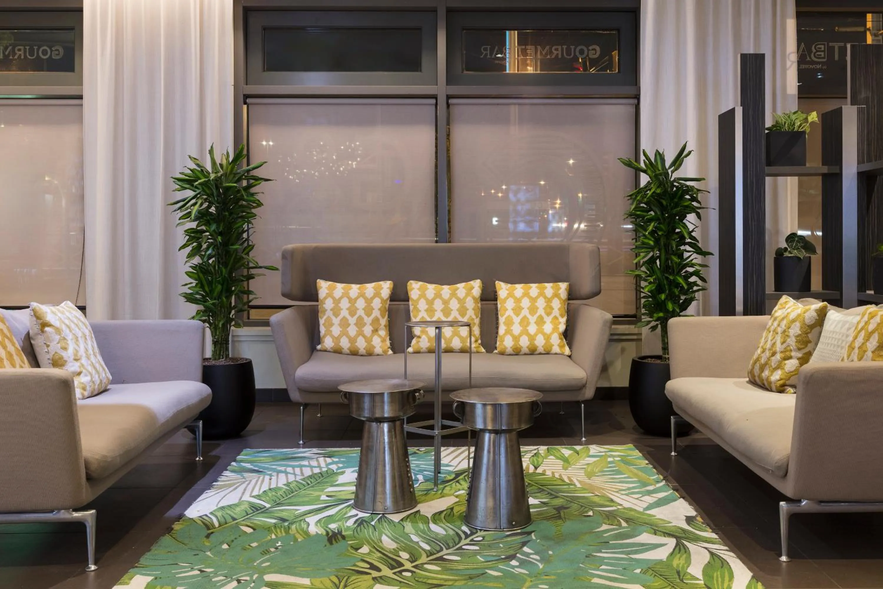 Restaurant/places to eat in Novotel Paris Saint Denis Stade Basilique