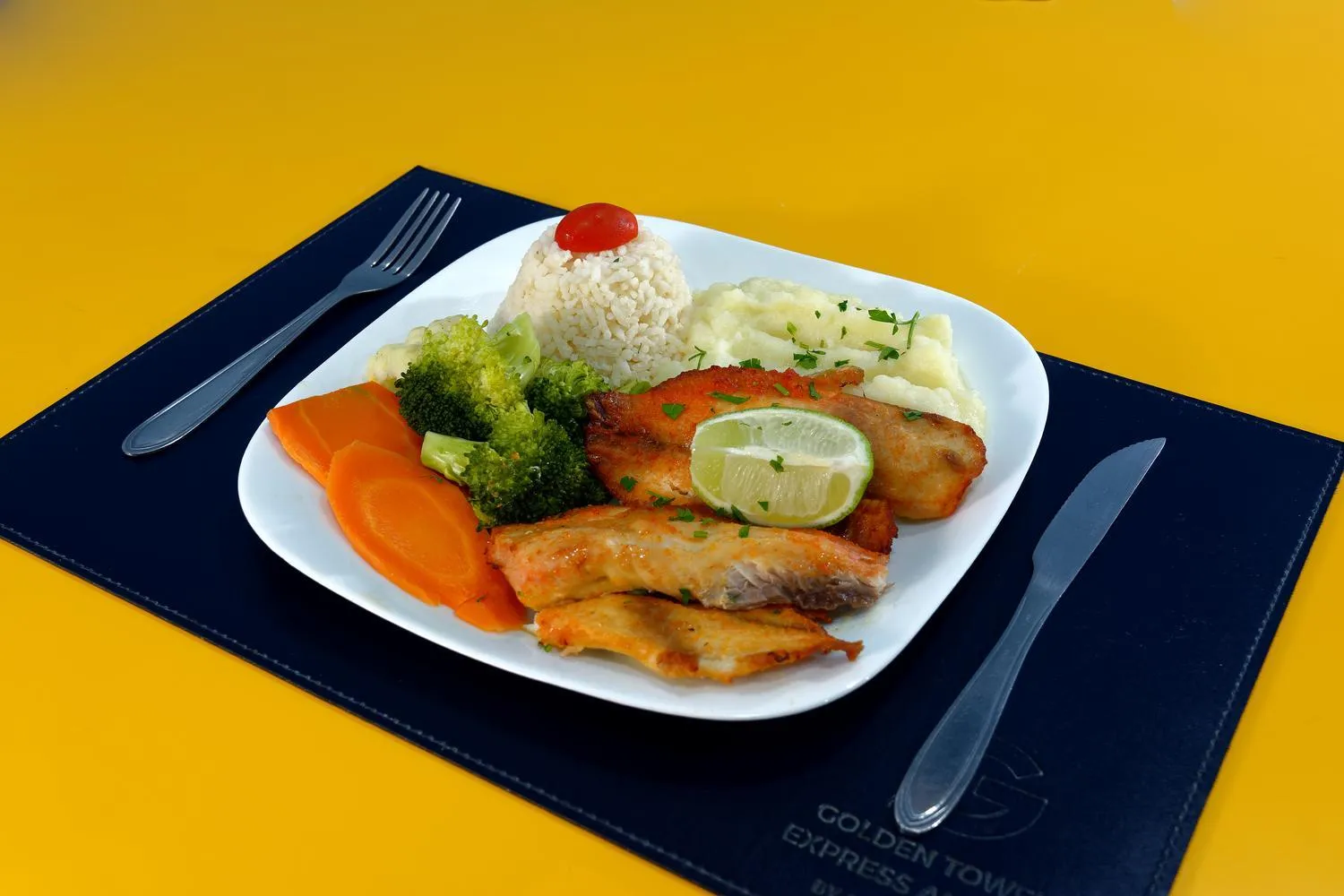 Restaurant/places to eat in Golden Tower Express Anhembi by Fênix Hotéis