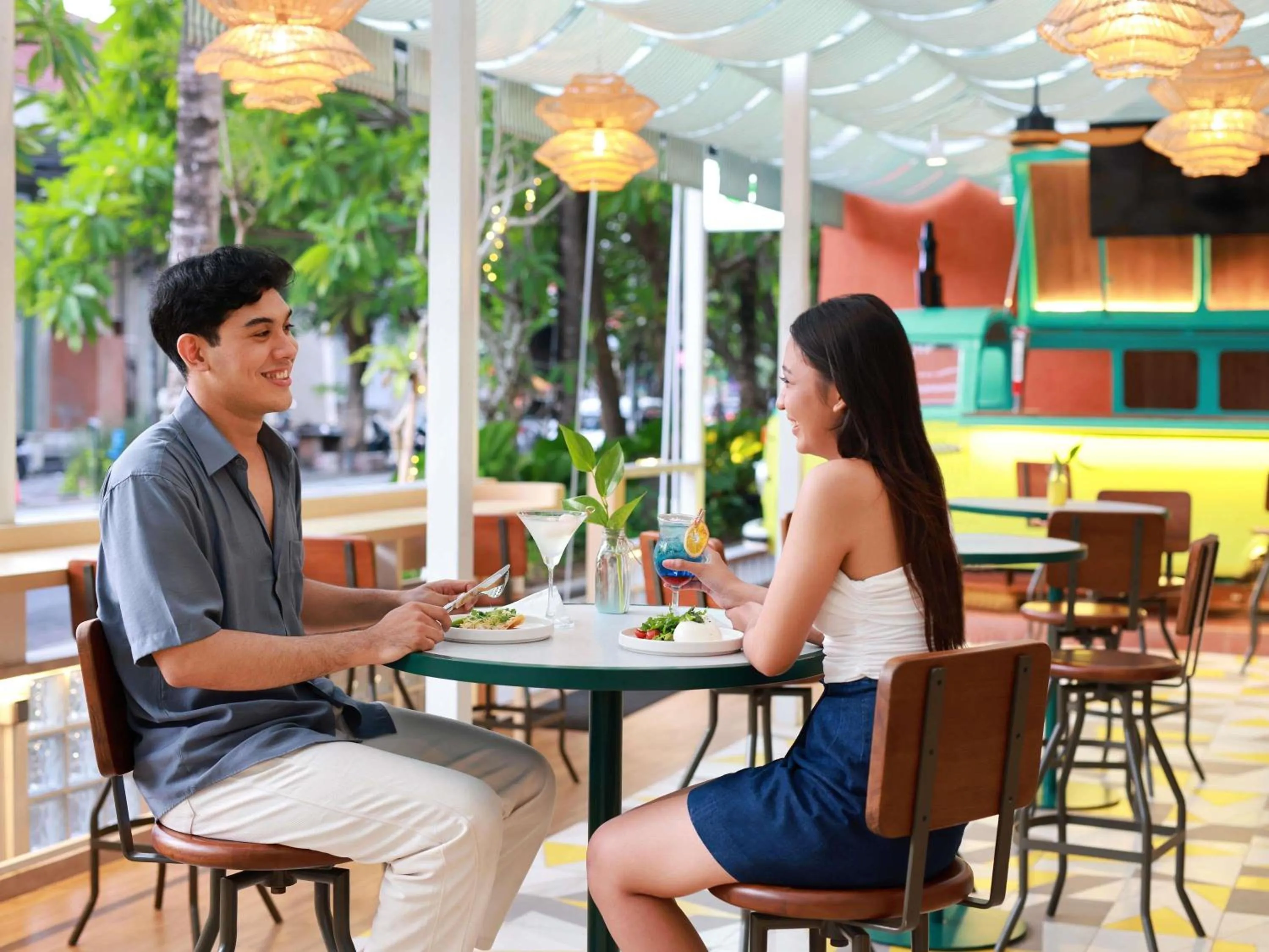 Lounge or bar in Mercure Bali Legian