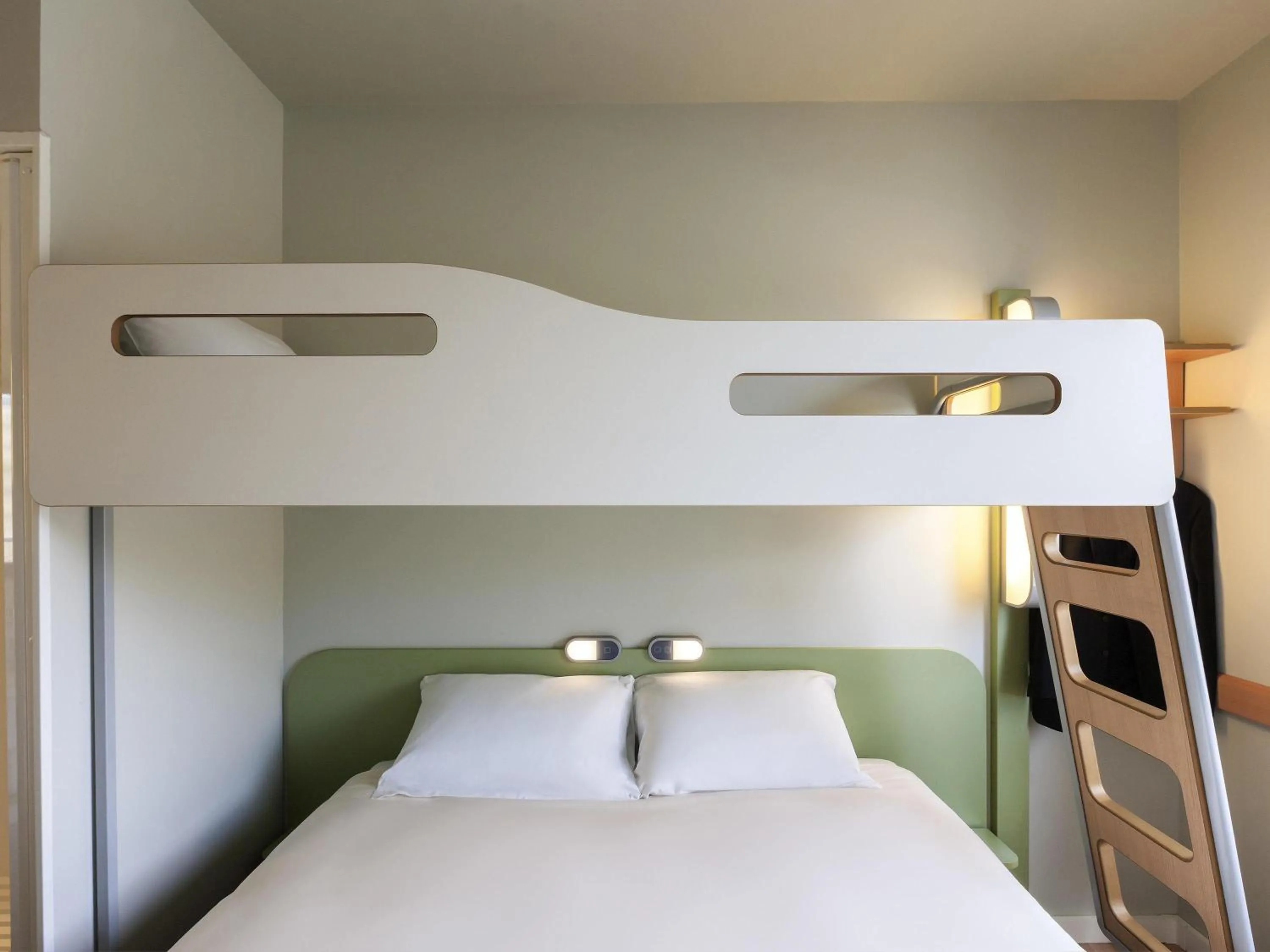 Bedroom, Bed in Ibis Budget Valencia Alcasser