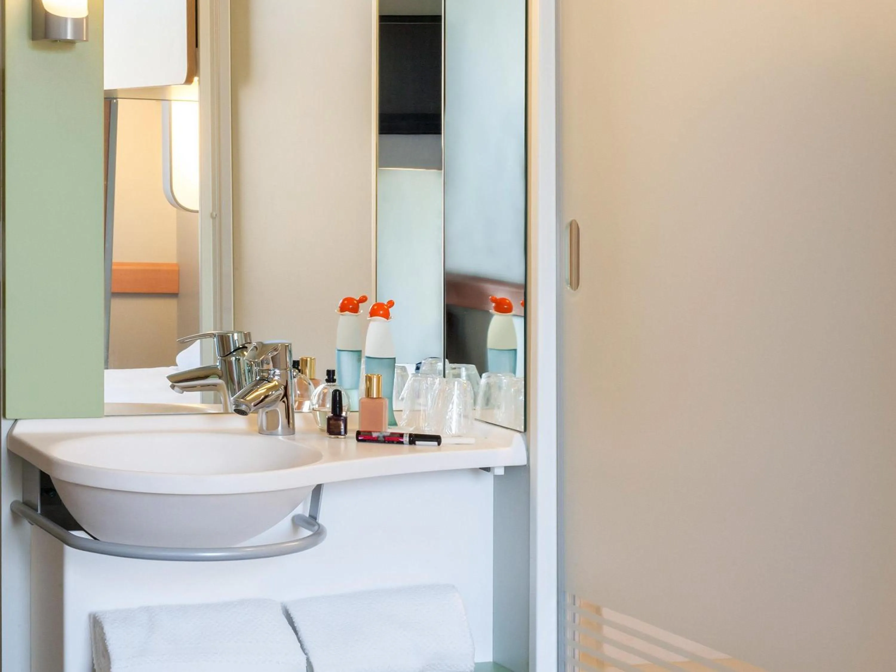 Bedroom in Ibis Budget Valencia Alcasser