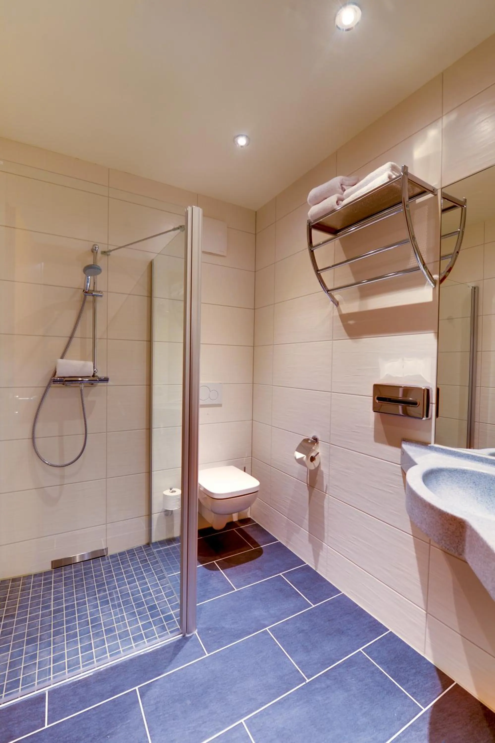 Bathroom in Hotel & Restaurant Waldcafe Hettstedt