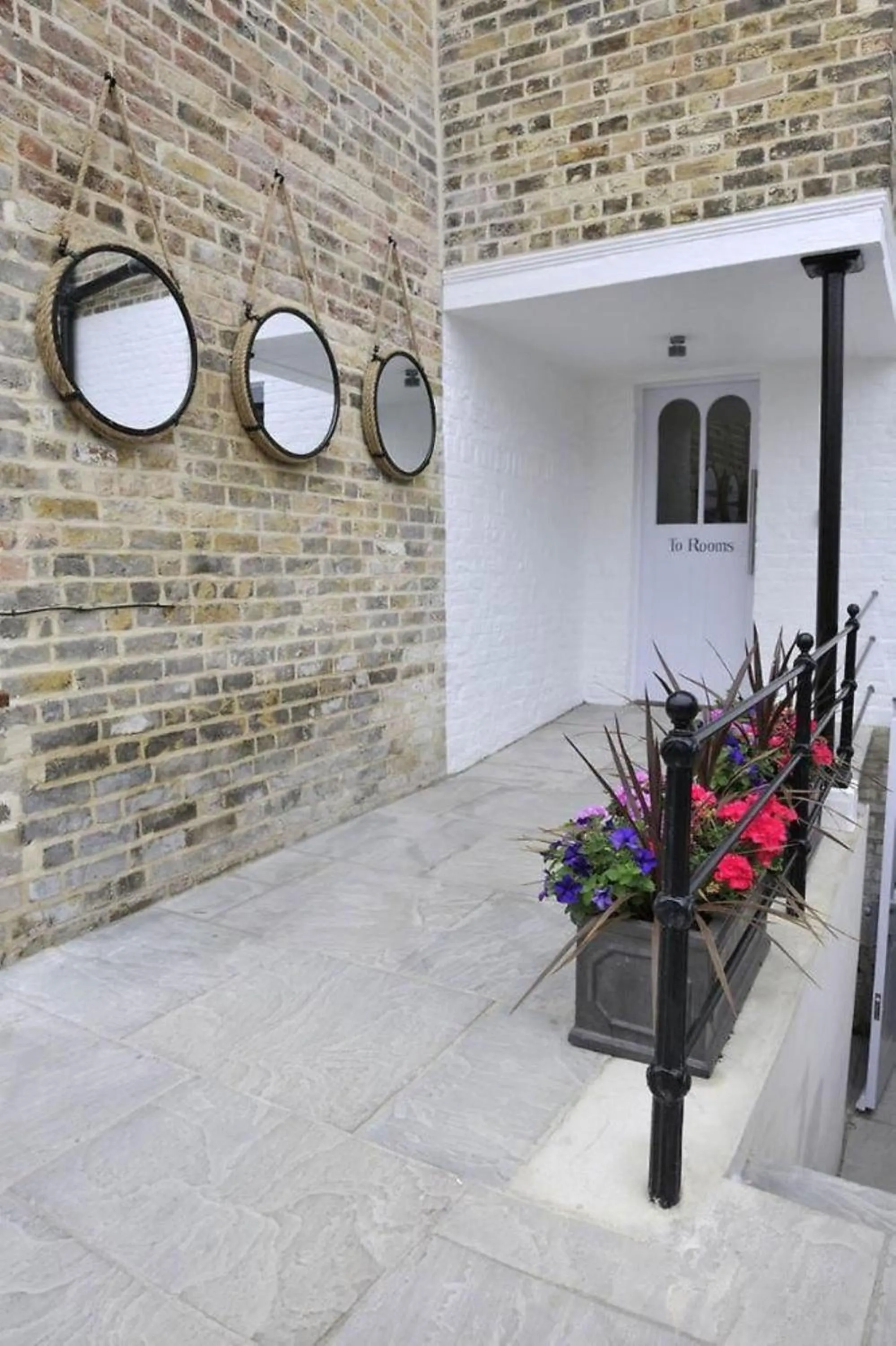 Garden in Crescent Victoria Hotel