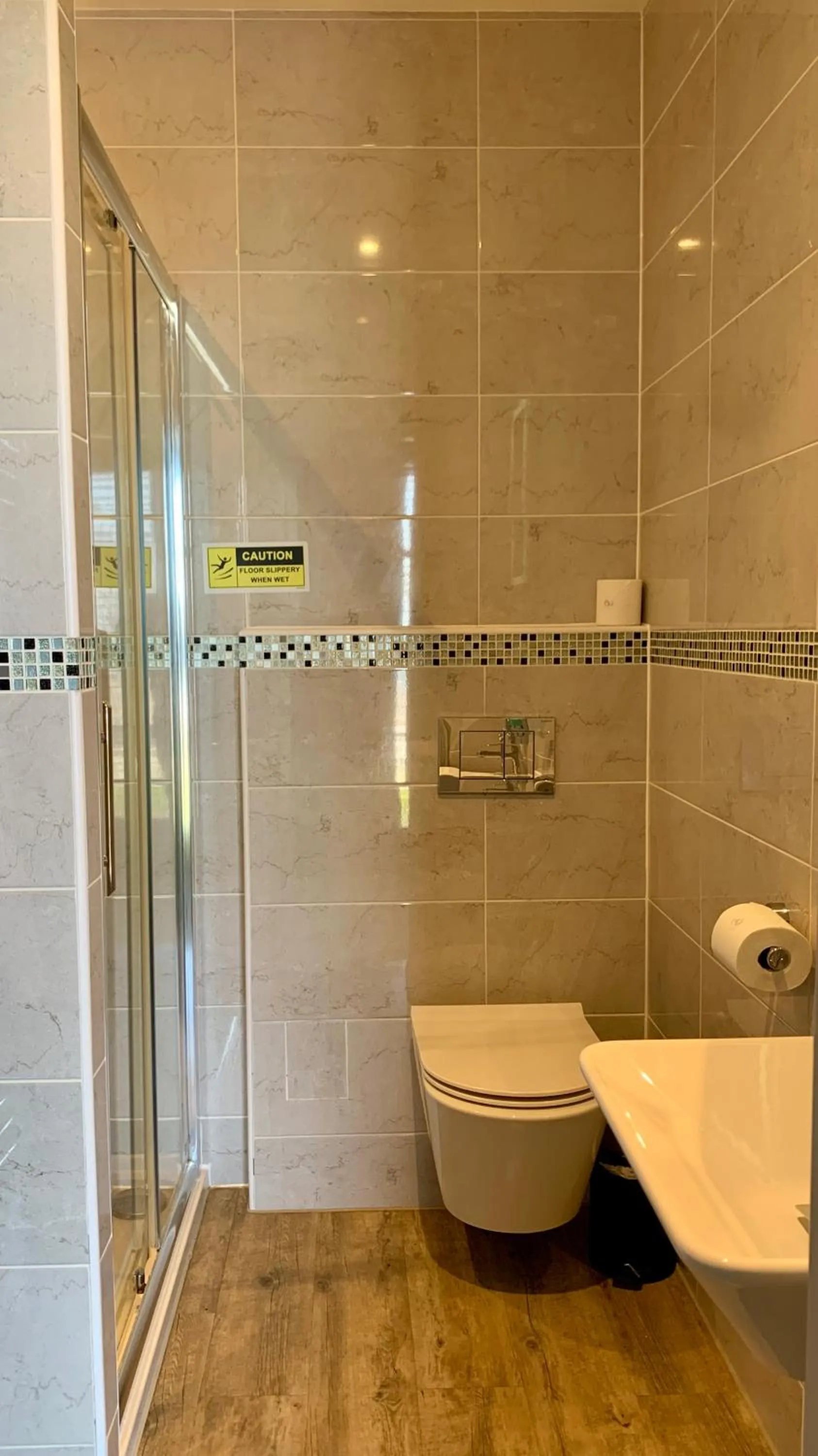 Bathroom in Crescent Victoria Hotel