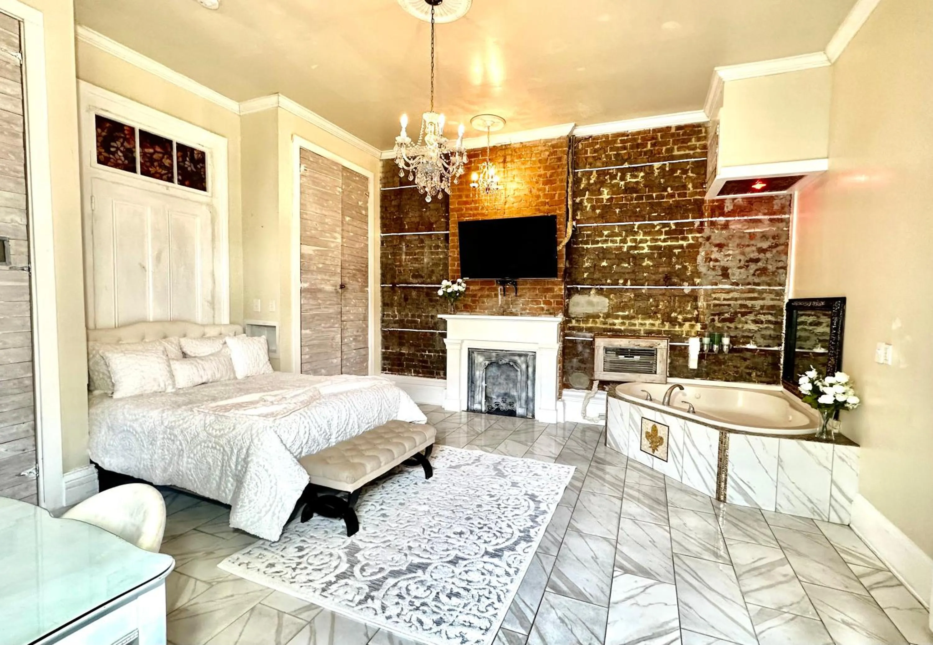 Bed in Fleur De Lis Mansion