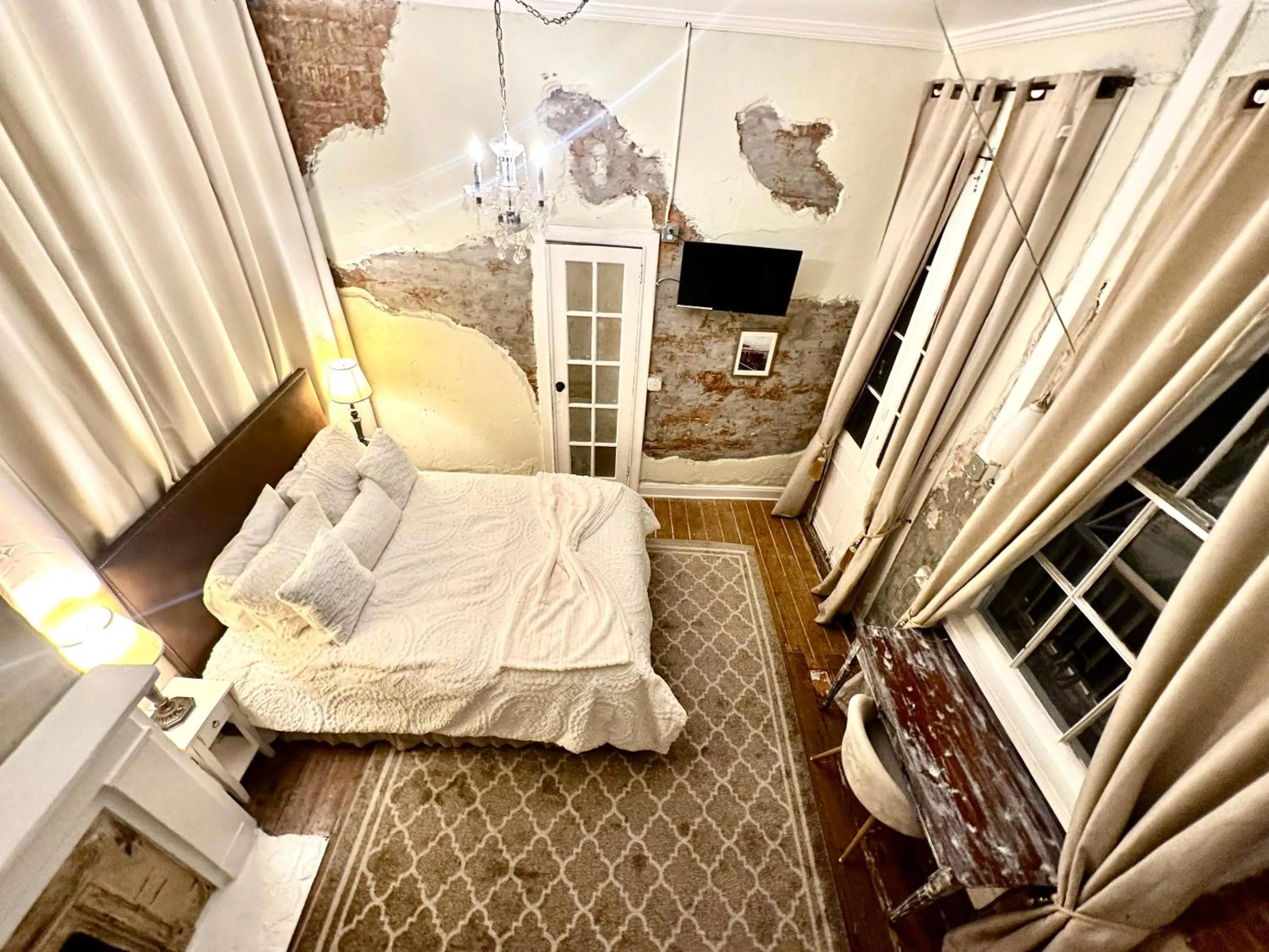 Bed in Fleur De Lis Mansion