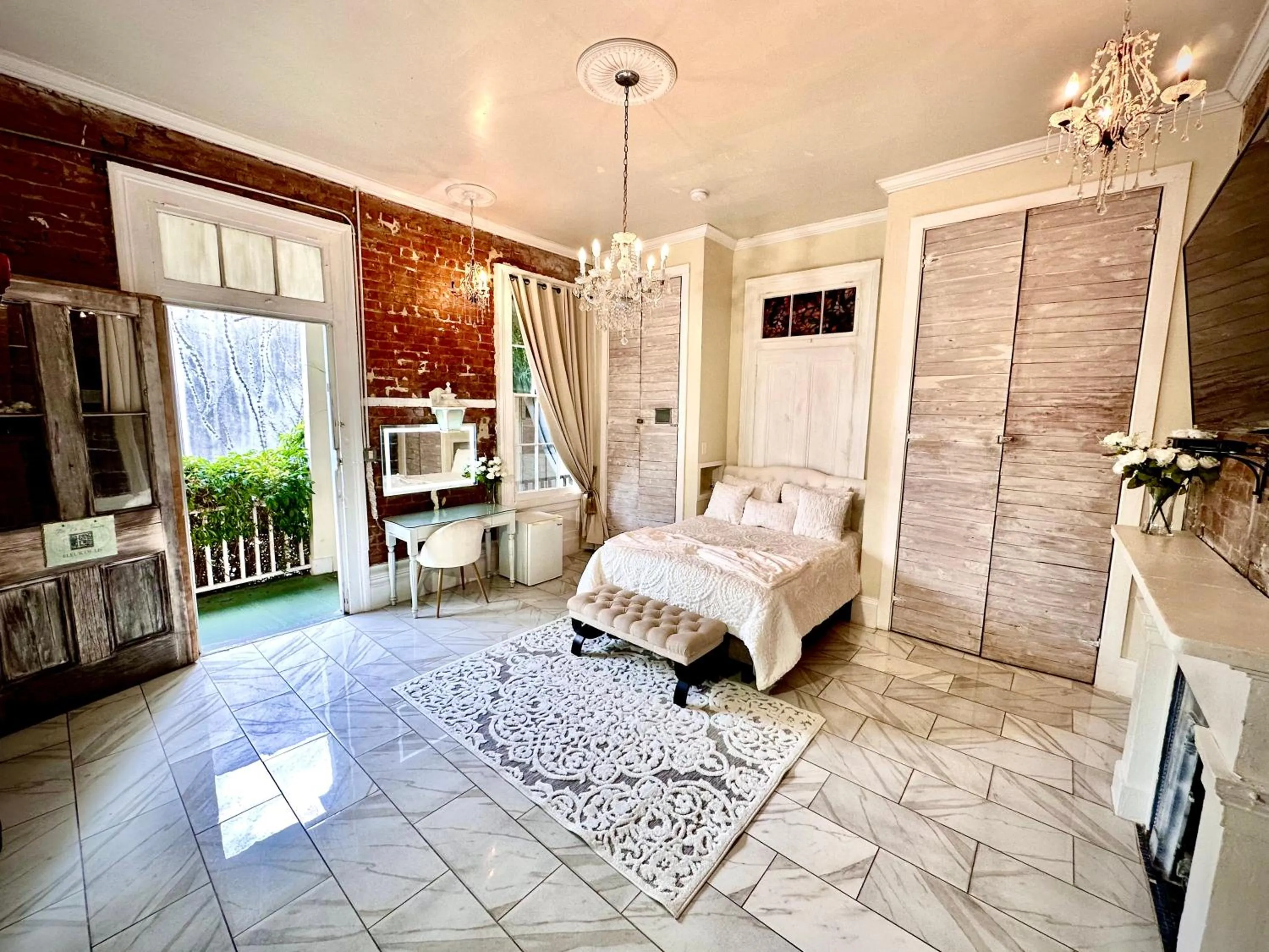 Fleur De Lis Mansion