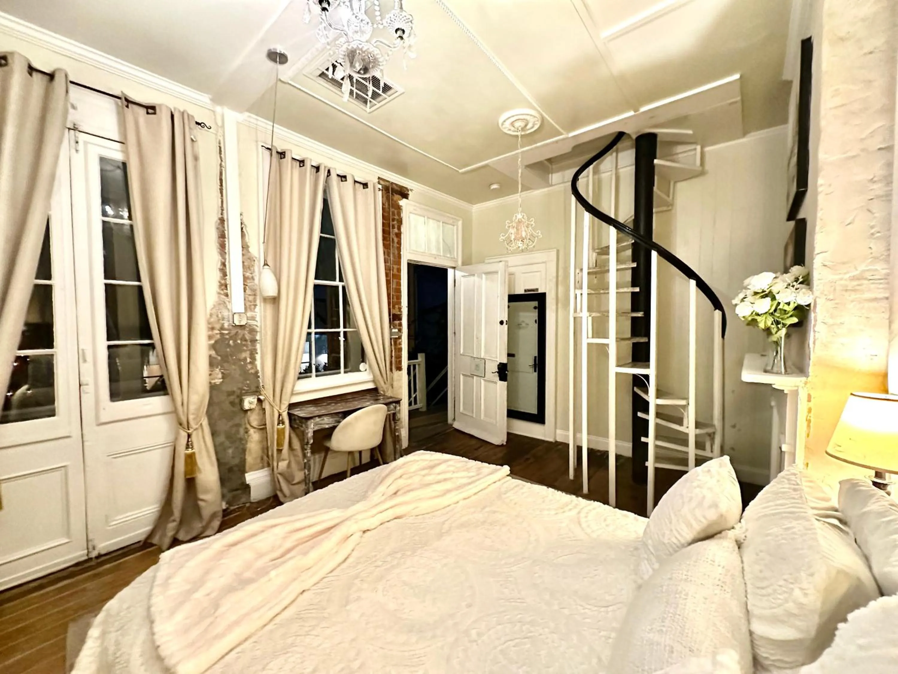 Bed in Fleur De Lis Mansion