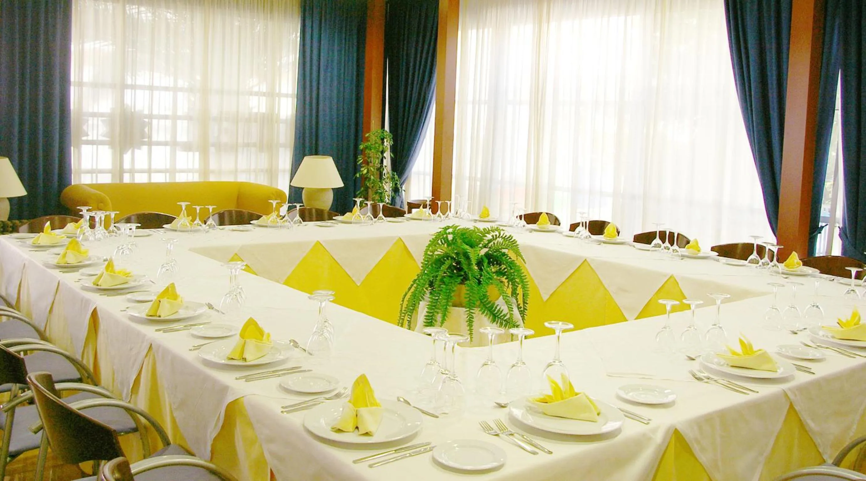 Restaurant/places to eat in Hotel Biarritz