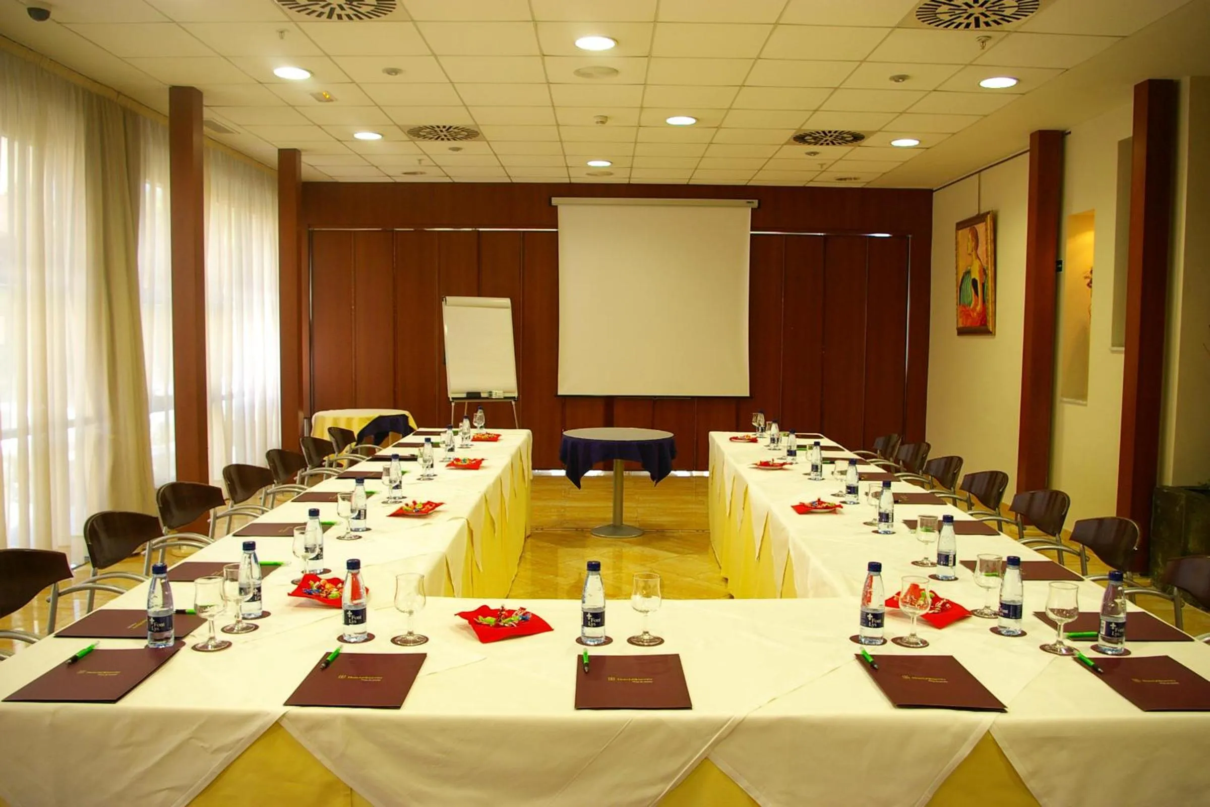Business facilities in Hotel Biarritz
