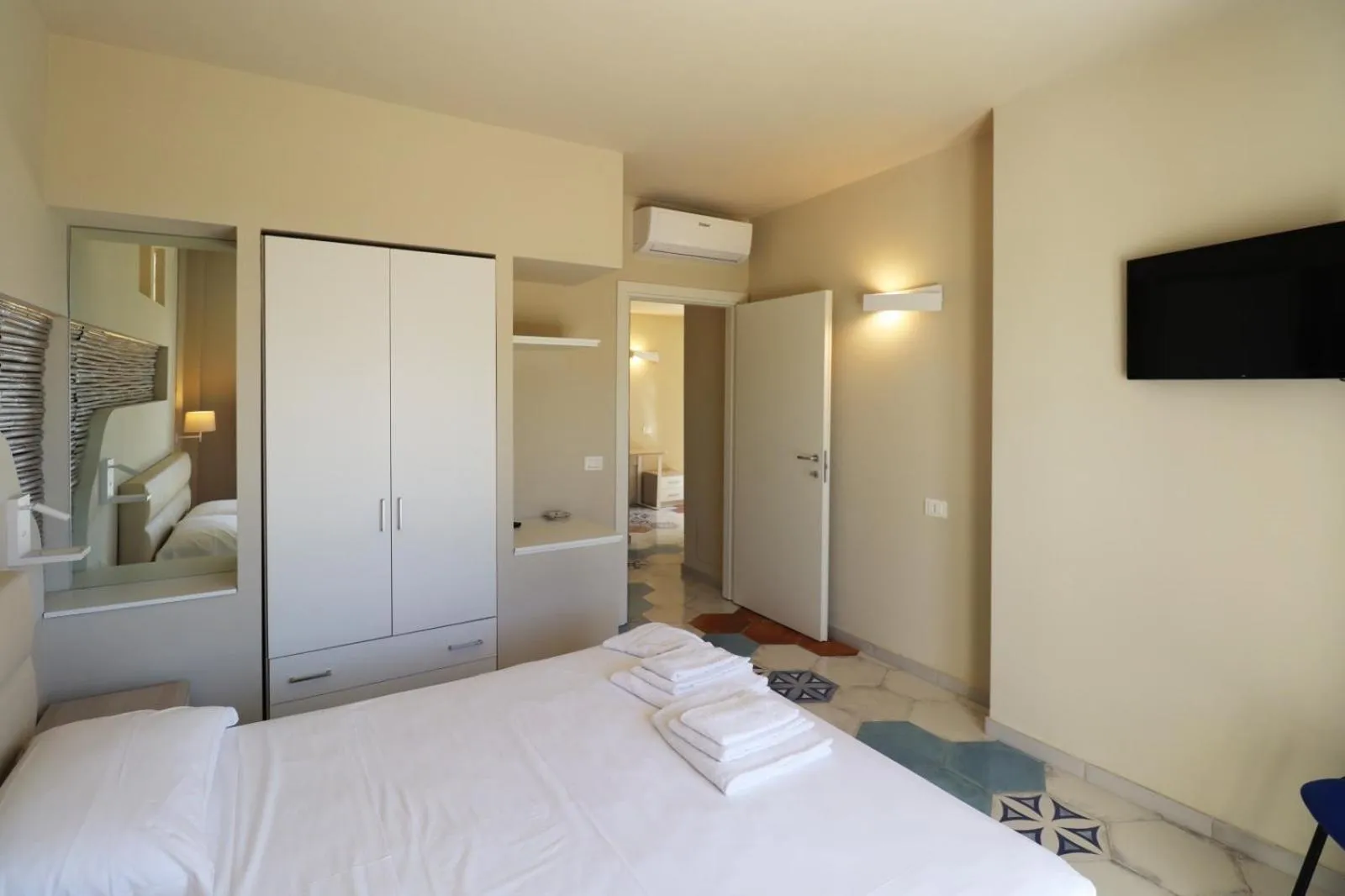 Bed in Borgo San Cosmo Tropea