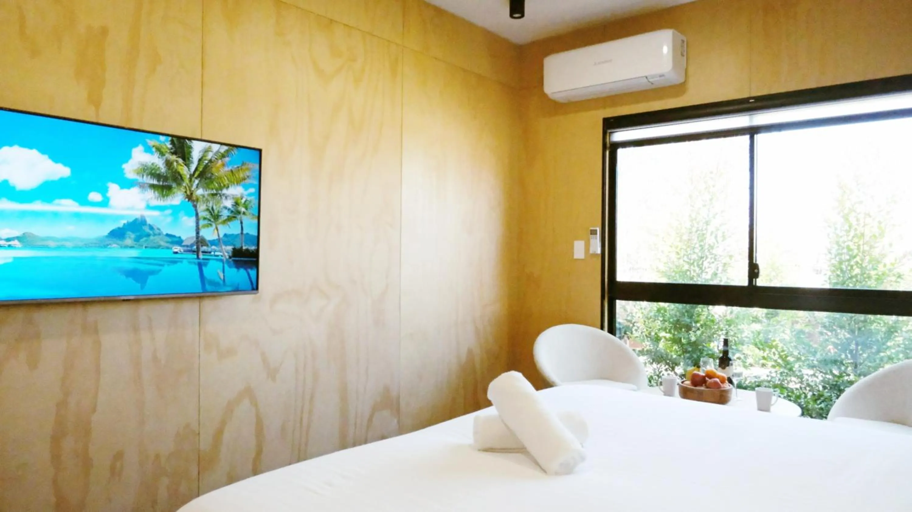 air conditioner, Bed in Gallery Hotel Manjimup