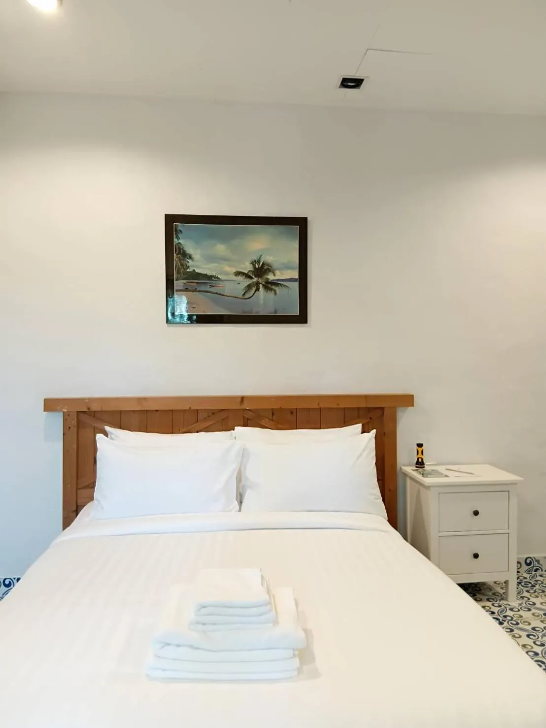 Bed in Kenikar Raintree Residence Hotel