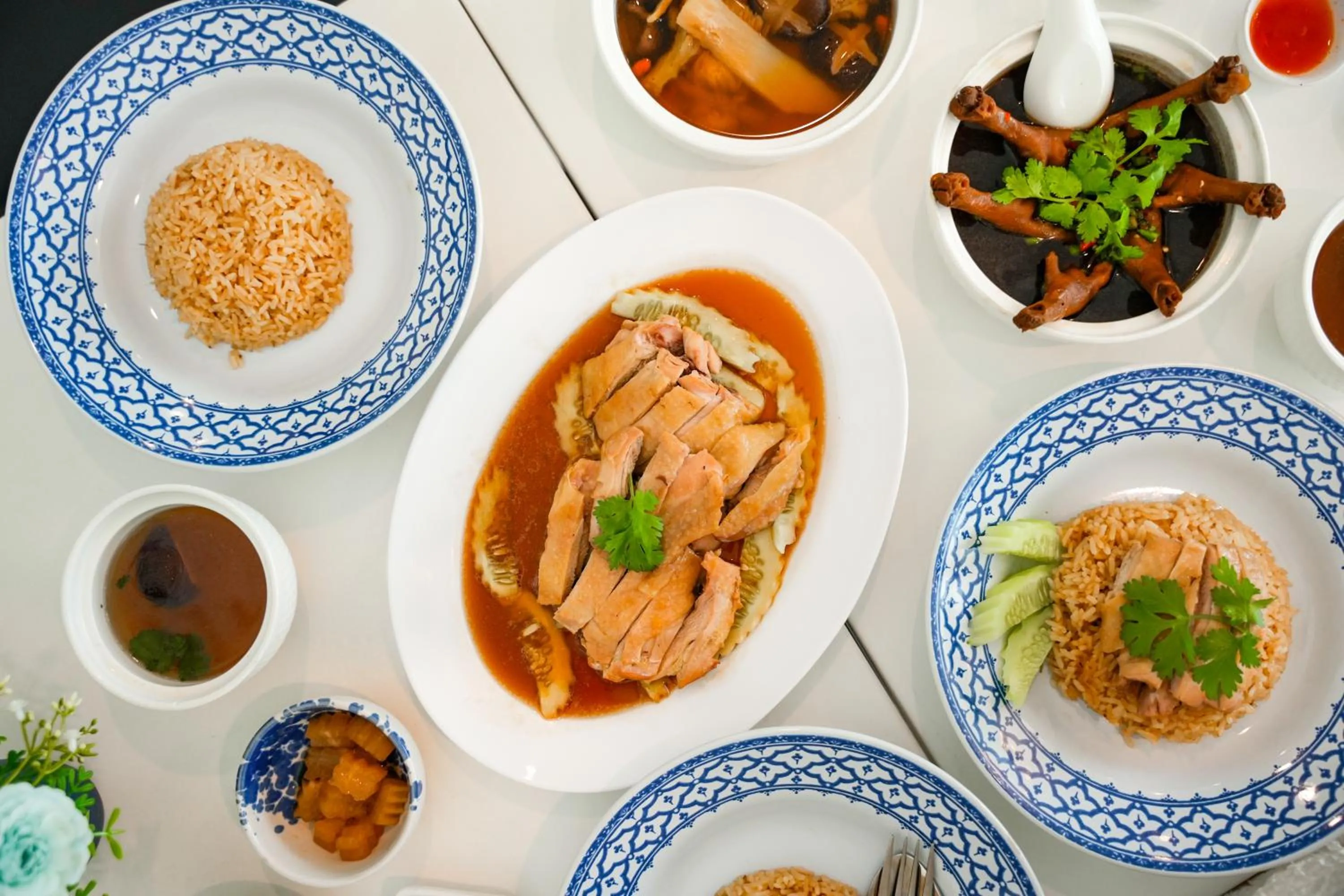 Restaurant/places to eat in Kenikar Raintree Residence Hotel