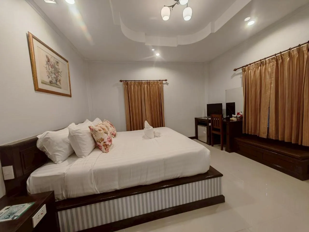 Photo of the whole room, Bed in Kenikar Raintree Residence Hotel