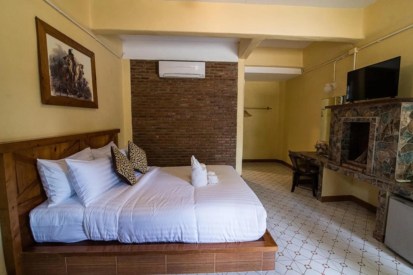 Photo of the whole room, Bed in Kenikar Raintree Residence Hotel