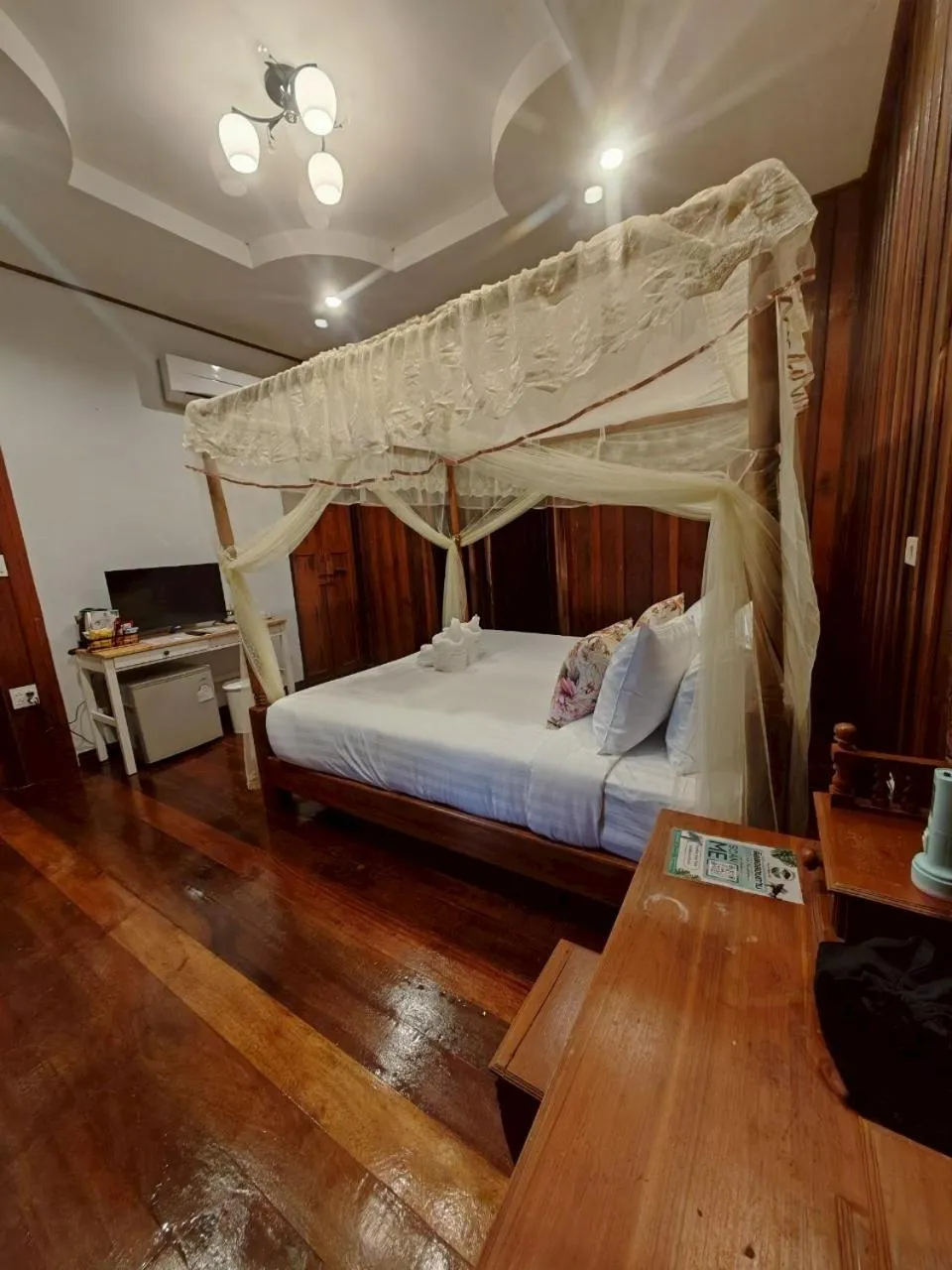 Photo of the whole room, Bed in Kenikar Raintree Residence Hotel